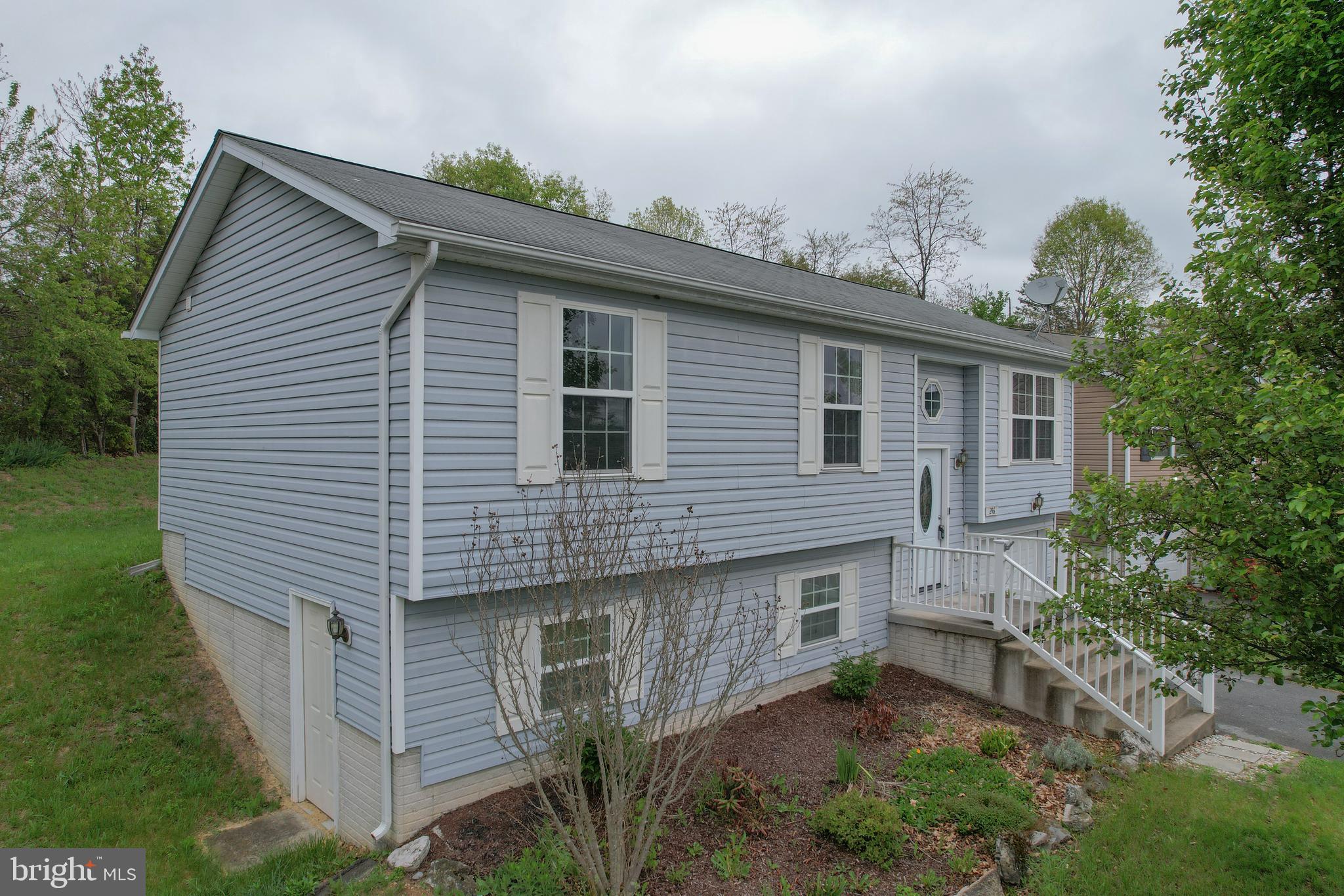 CHESSIE COURT - Residential