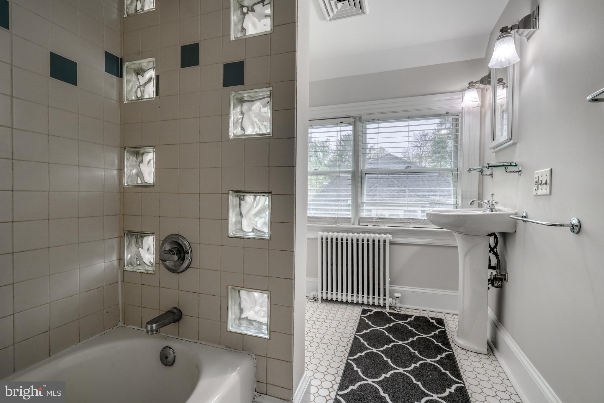 ROLAND PARK - Residential