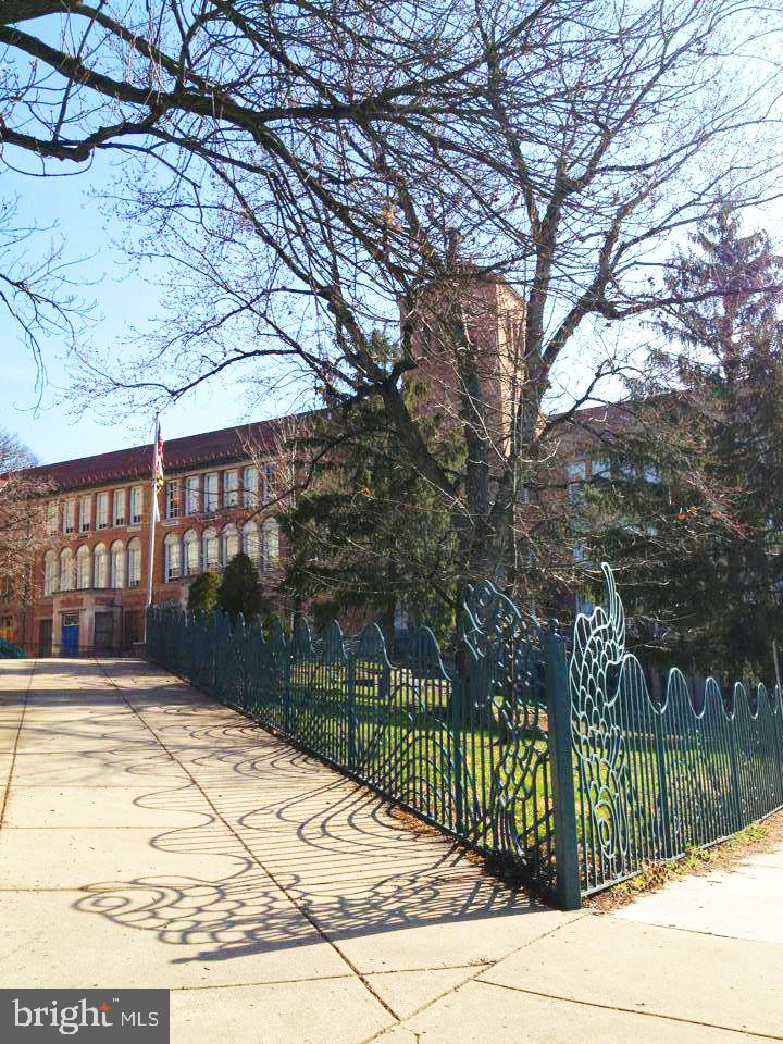 ROLAND PARK - Residential