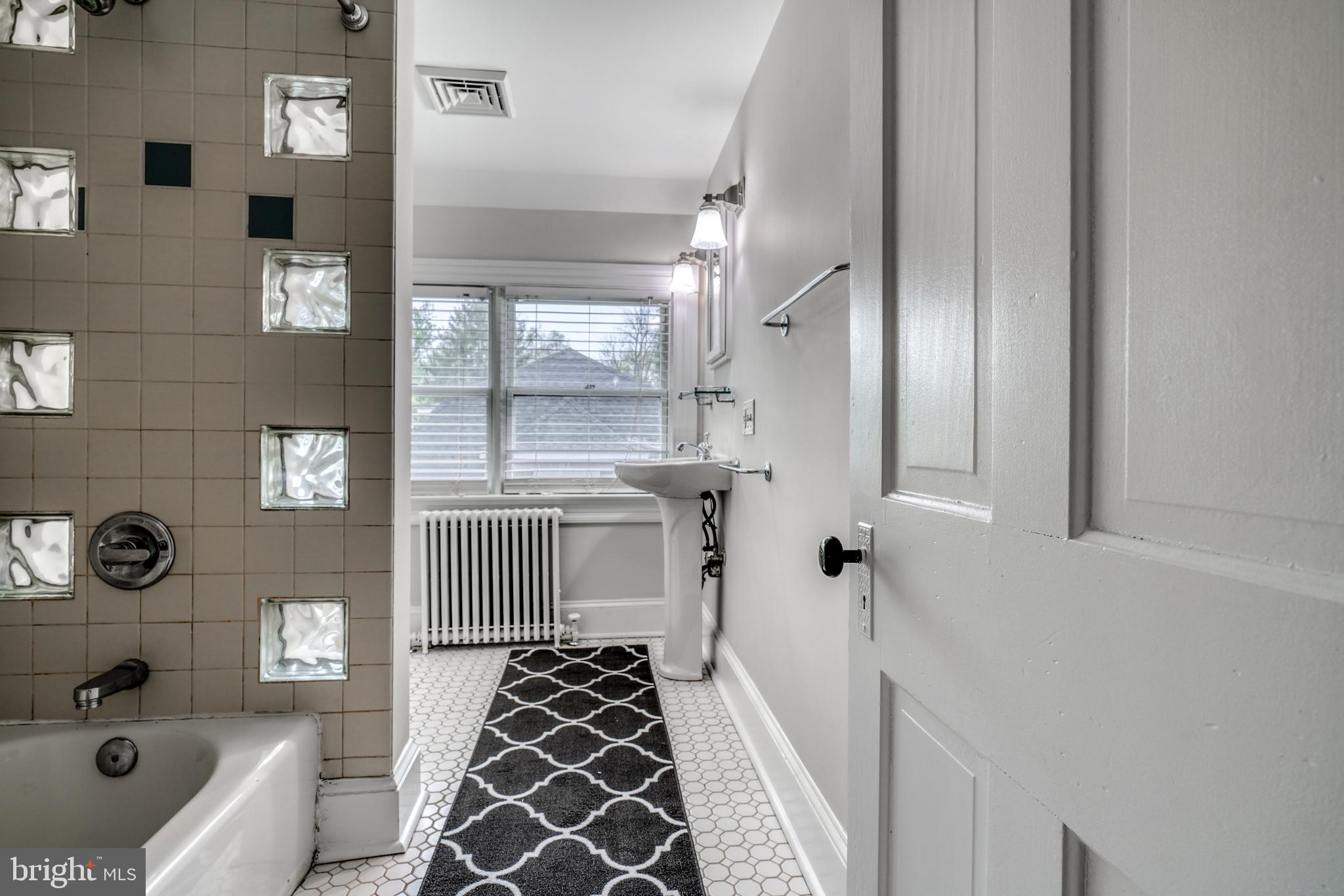 ROLAND PARK - Residential