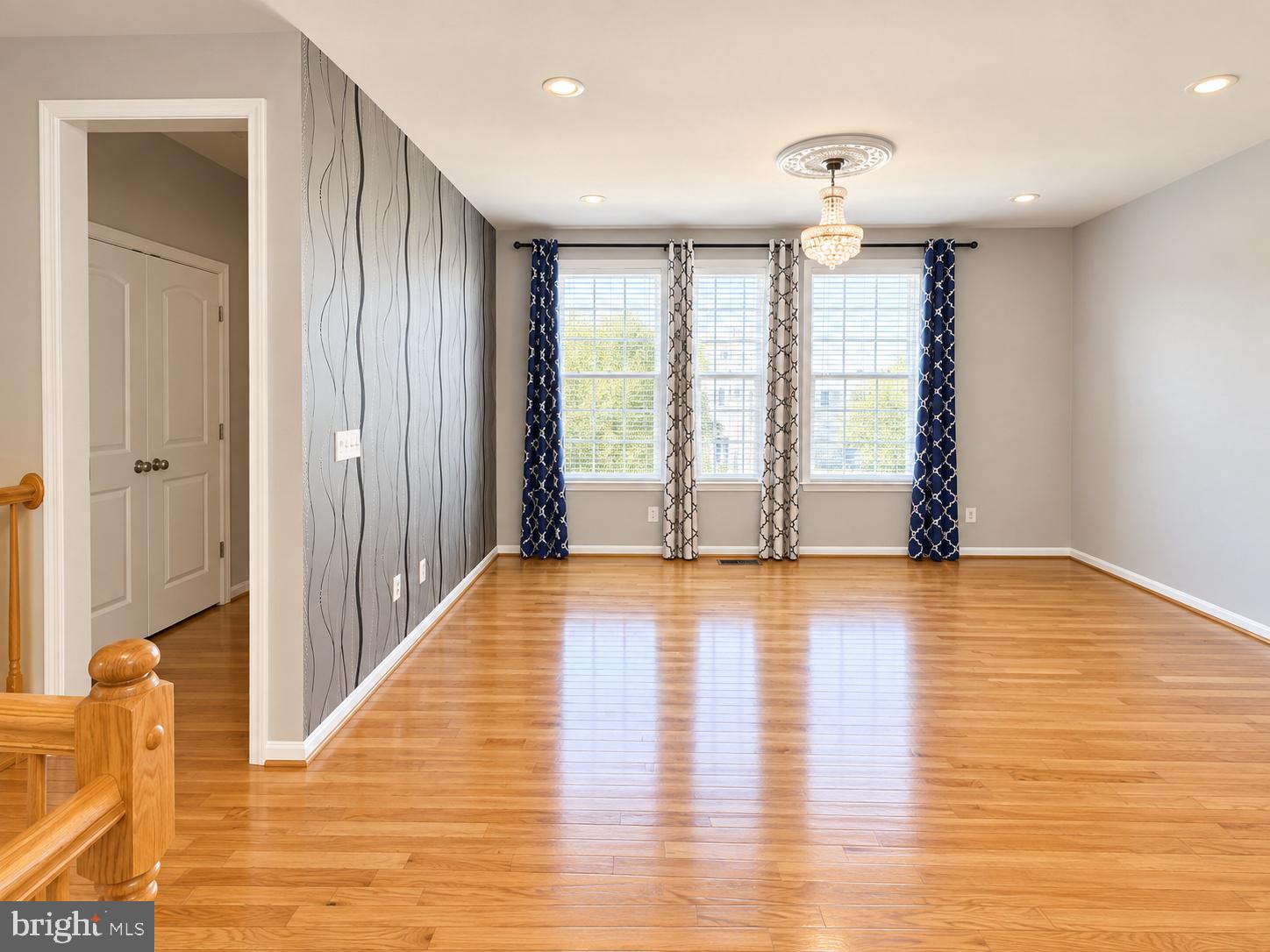 22660 FLOWING SQUARE