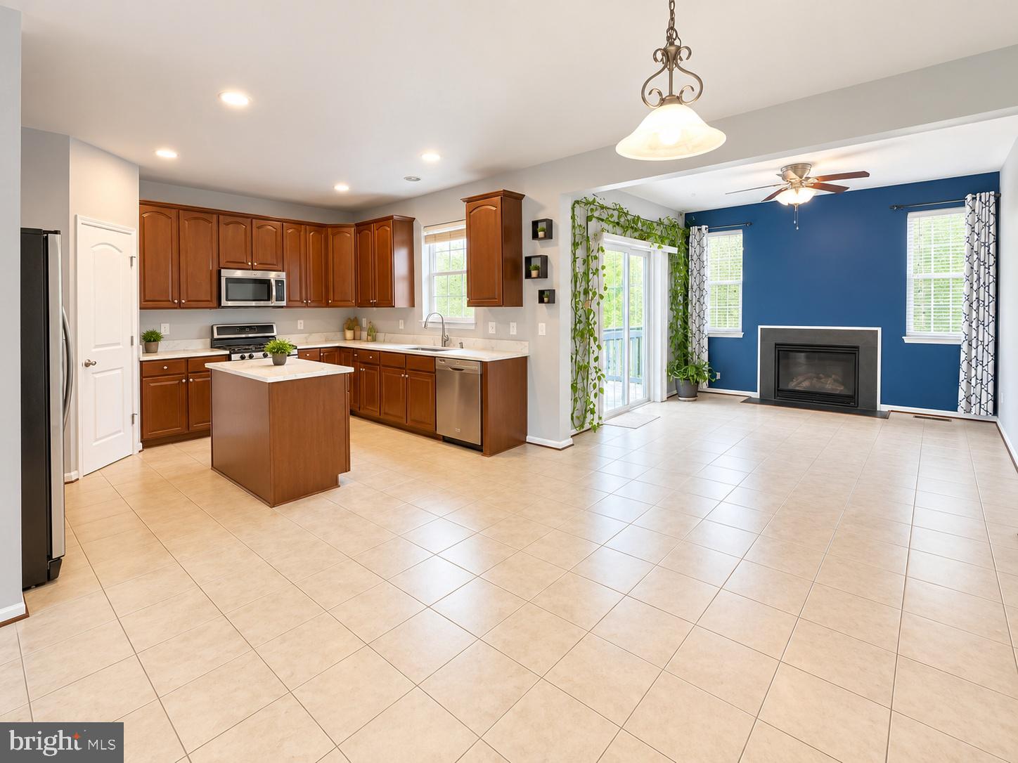 22660 FLOWING SQUARE