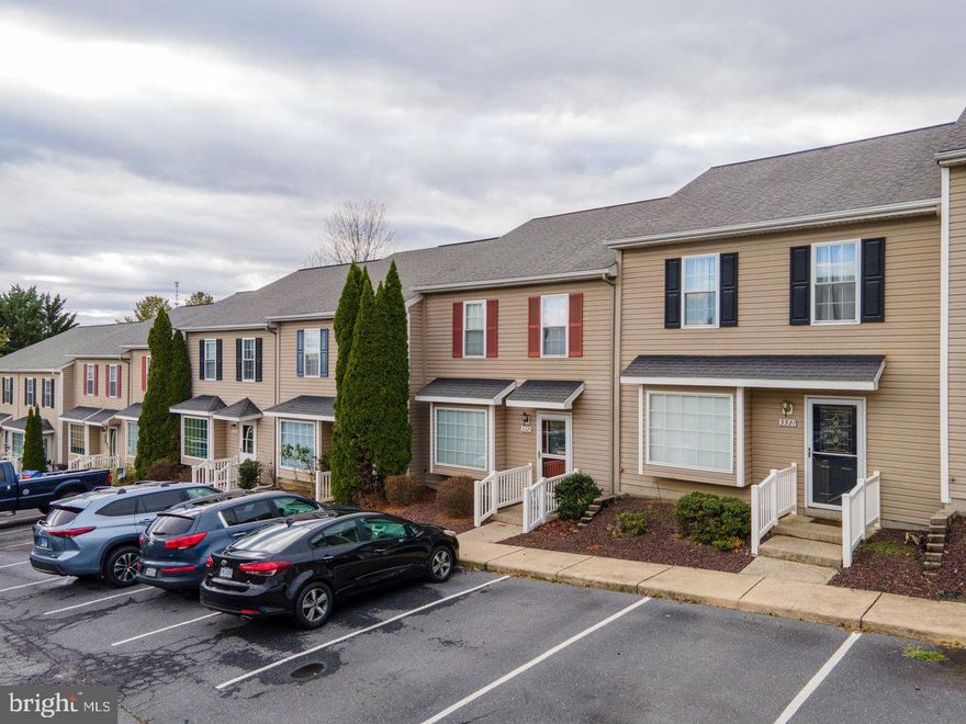 Move-in Ready 2 -level Townhome.   Offering 3-bedrooms, 2-full Bathrooms and 1-Half Bath.   Separate Laundry Room with storage & Pantry.    Patio at back area and small yard.  Storage Closet in back of Home for extra storage.    Conveniently located only a few miles to downtown Harrisonburg and James Madison University.   Great Investment or First Time Buyer property.    Close to Restaurants, Shopping, Medical Facilities and Schools.