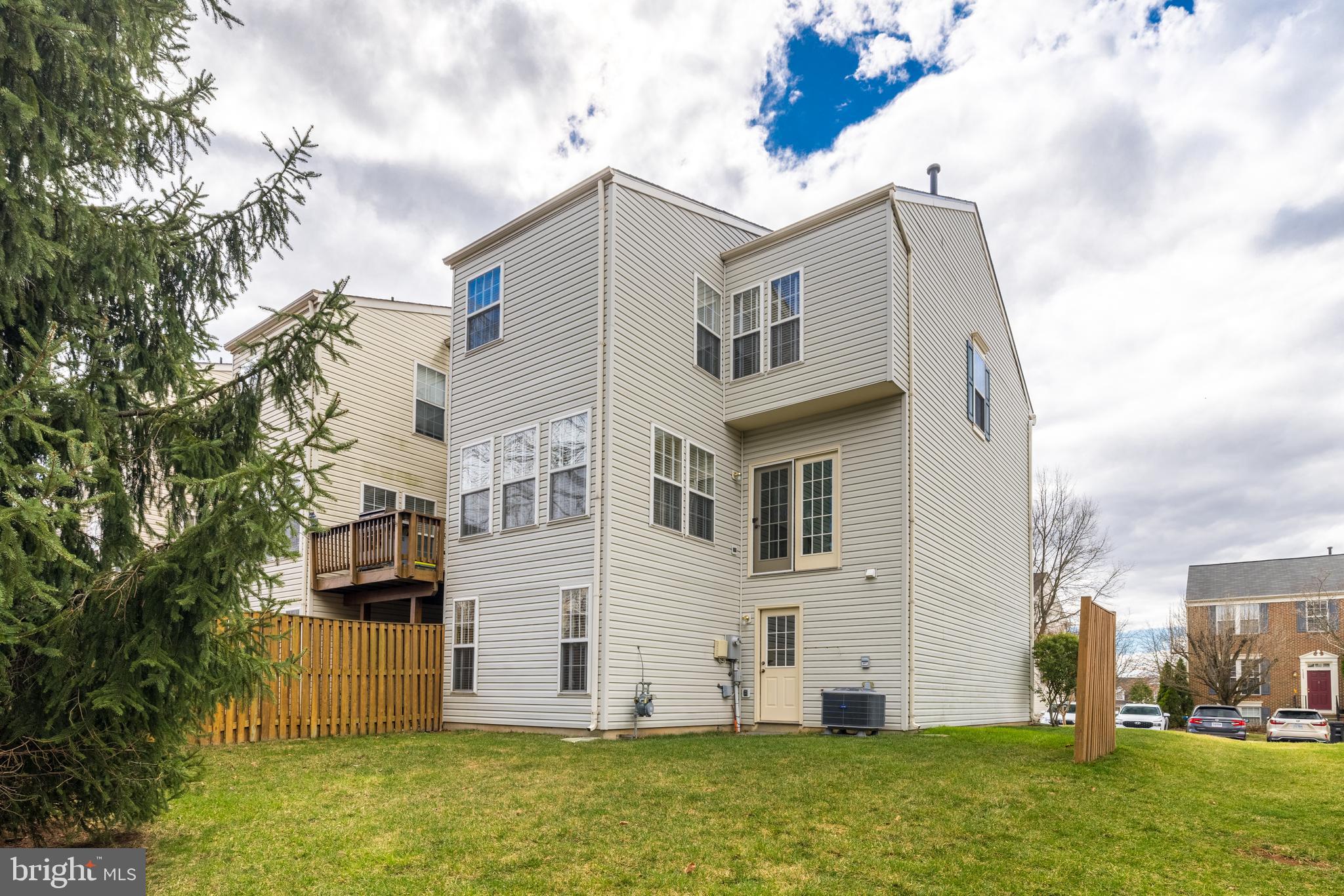 ASHBURN FARM - Residential