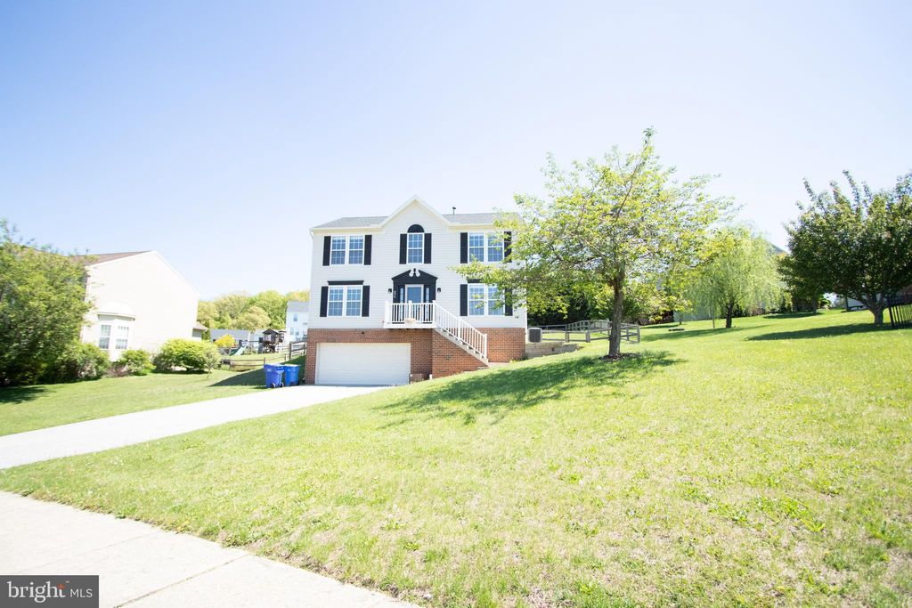 Photo of 271 Courtney Court, SPRING GROVE, PA 17362 (MLS # PAYK2102350)