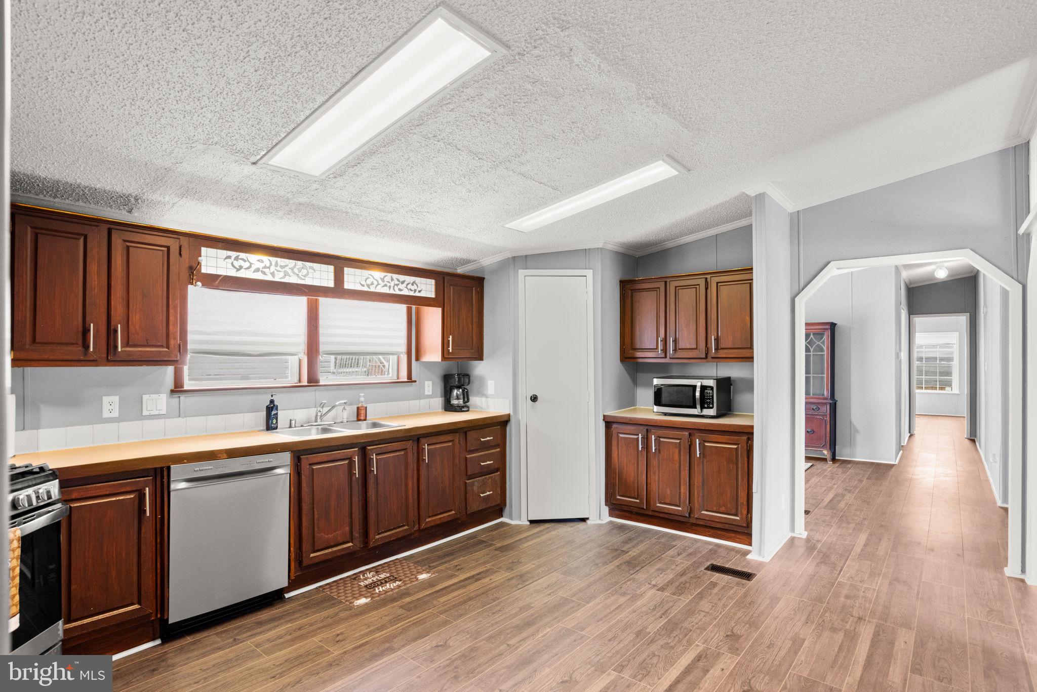 NORTHVIEW MANOR - Residential