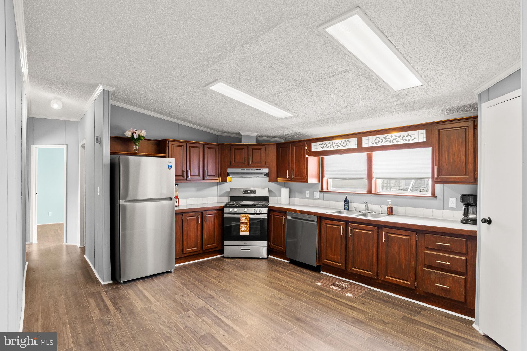 NORTHVIEW MANOR - Residential