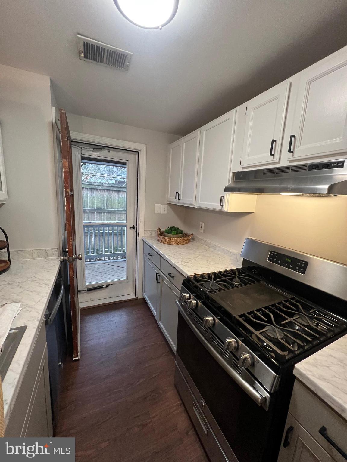 IDLEWILDE ACRES - Residential Lease