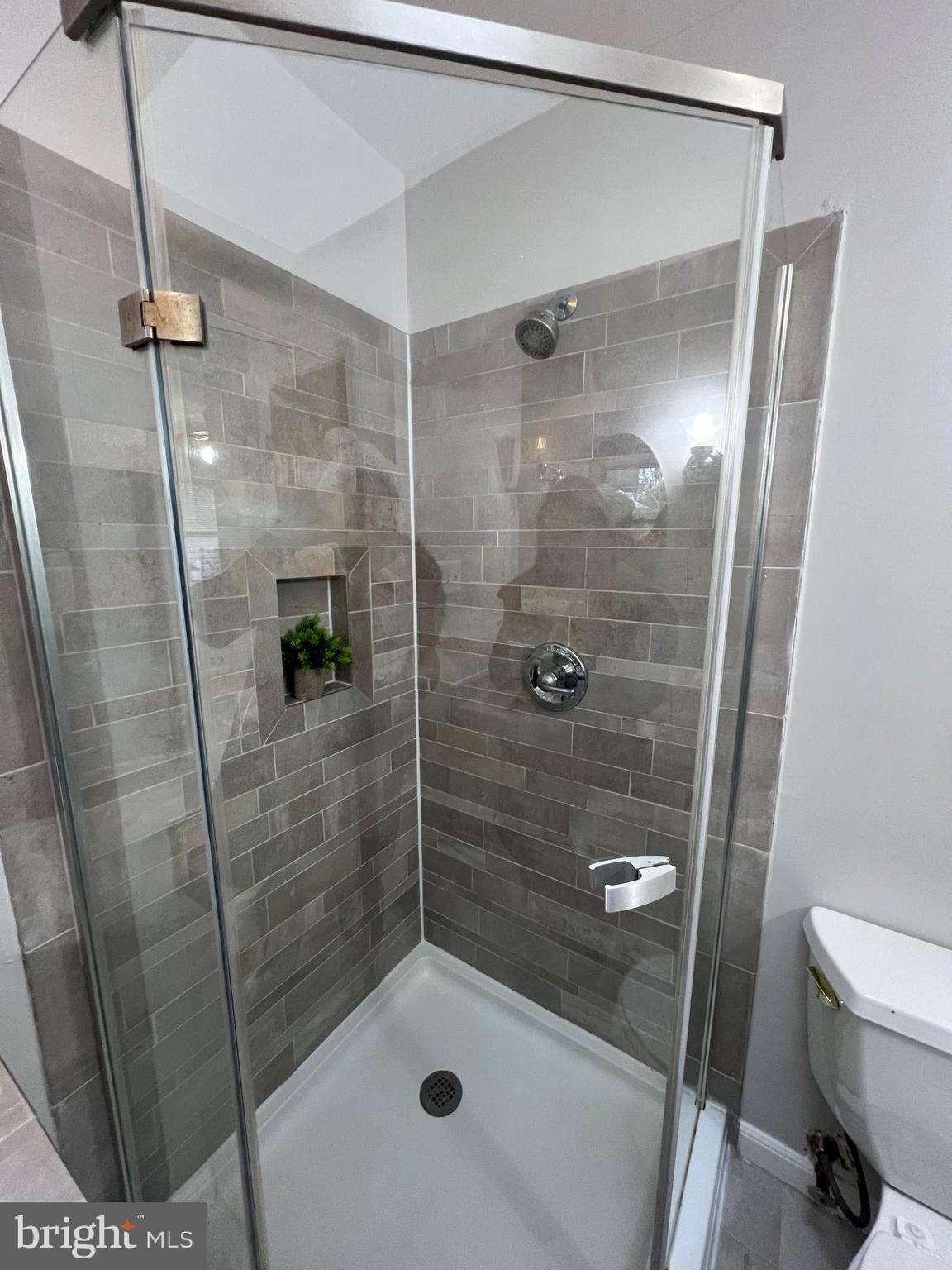 IDLEWILDE ACRES - Residential Lease