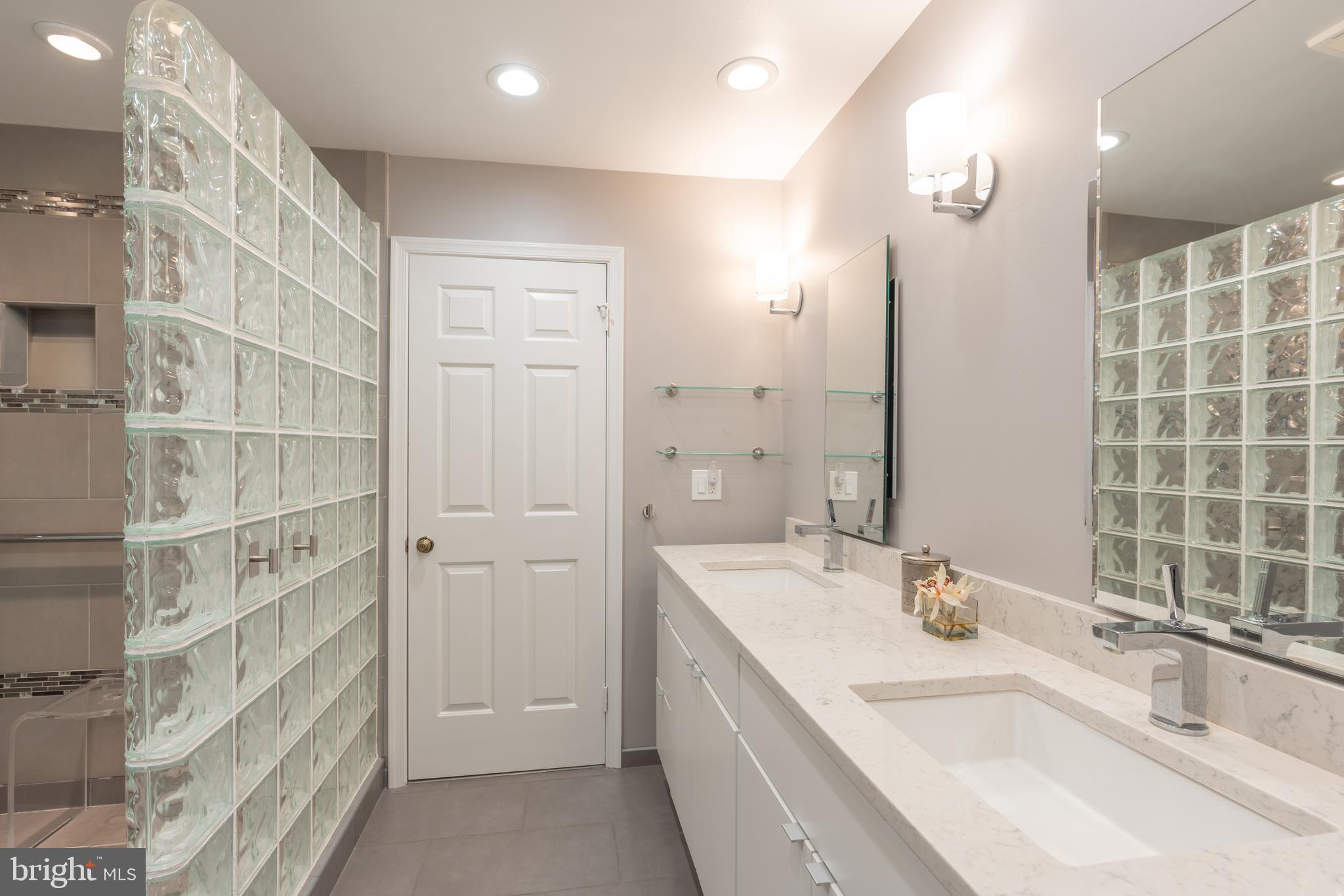 MADISON OF MCLEAN - Residential