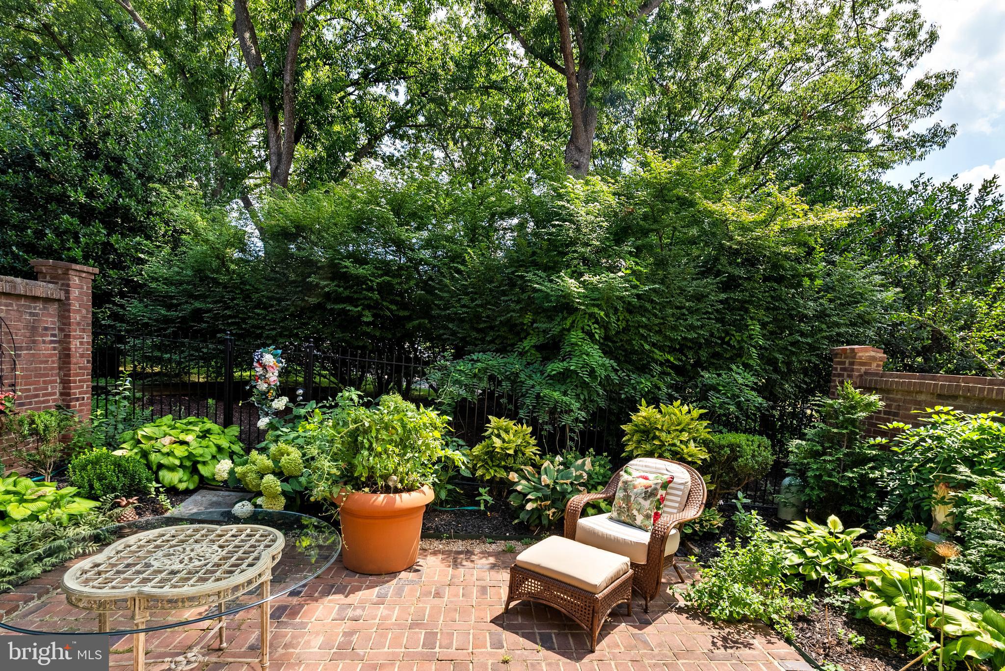 MADISON OF MCLEAN - Residential