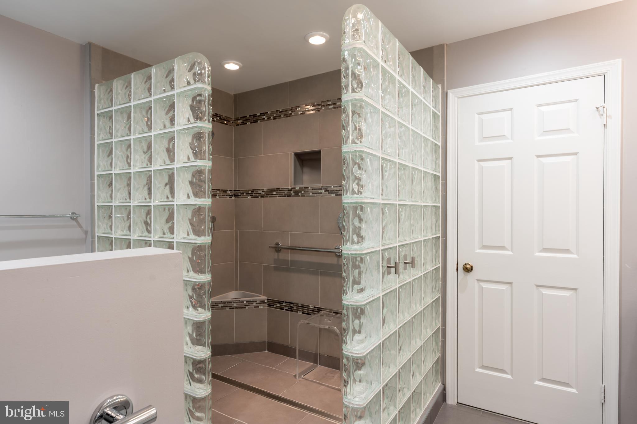 MADISON OF MCLEAN - Residential