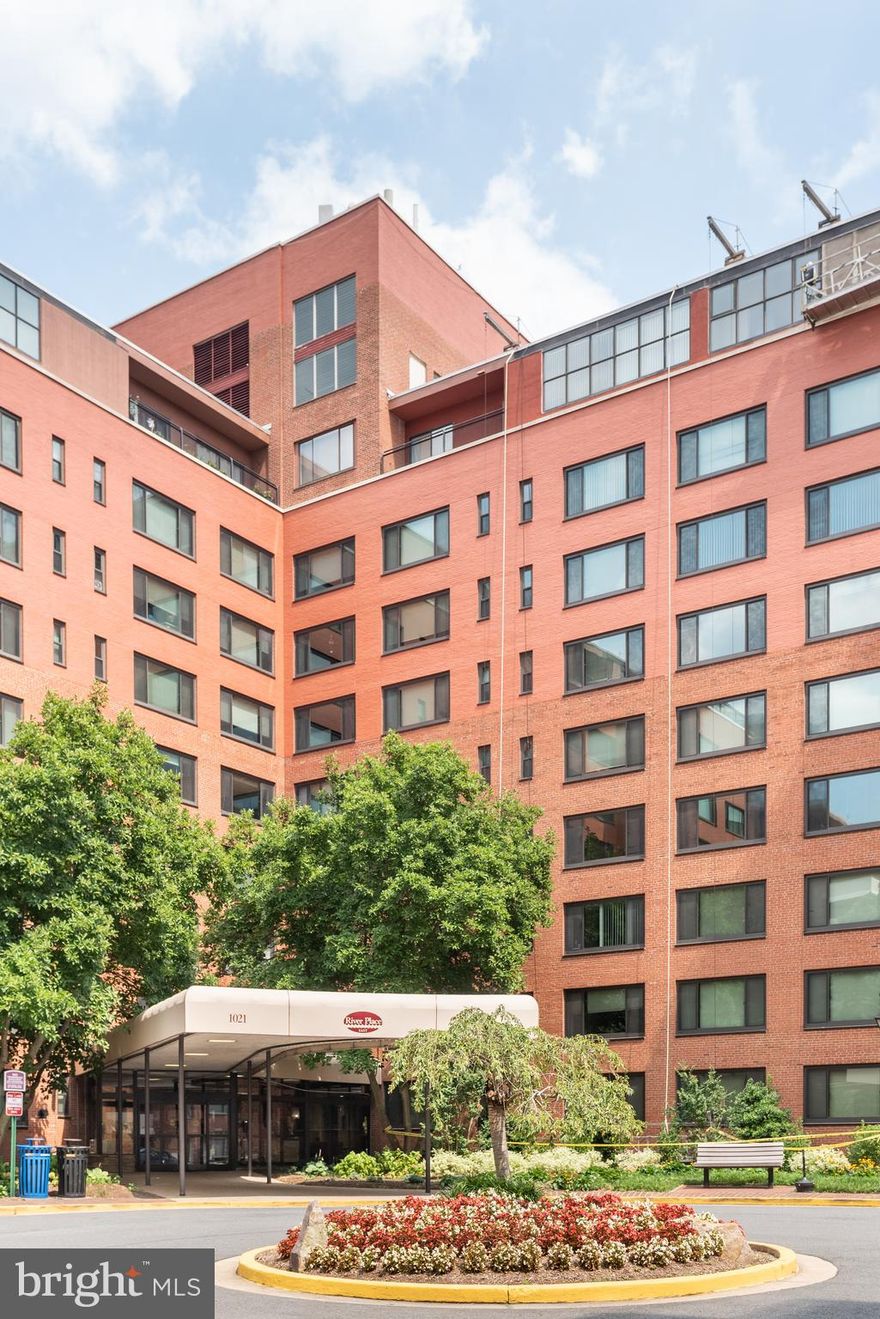 Charming 1Bed/1Bath Unit at River Place East!! Walk to the Rosslyn Metro, Georgetown, Potomac River trails, Arlington corridor, & countless city-living perks. Located on the 10th floor this unit offers a panoramic view of Washington DC!! Spacious open floor plan features an updated kitchen, large living room, Sun-Filled master bedroom with modernized bath & ample closet space. 1 Assigned Parking space conveniently located at the back entrance. This privately gated complex has an outdoor community pool, fitness center, convenience store, dry cleaners and beauty salon on the grounds. Immaculate condition, move-in ready, priced to move quickly!