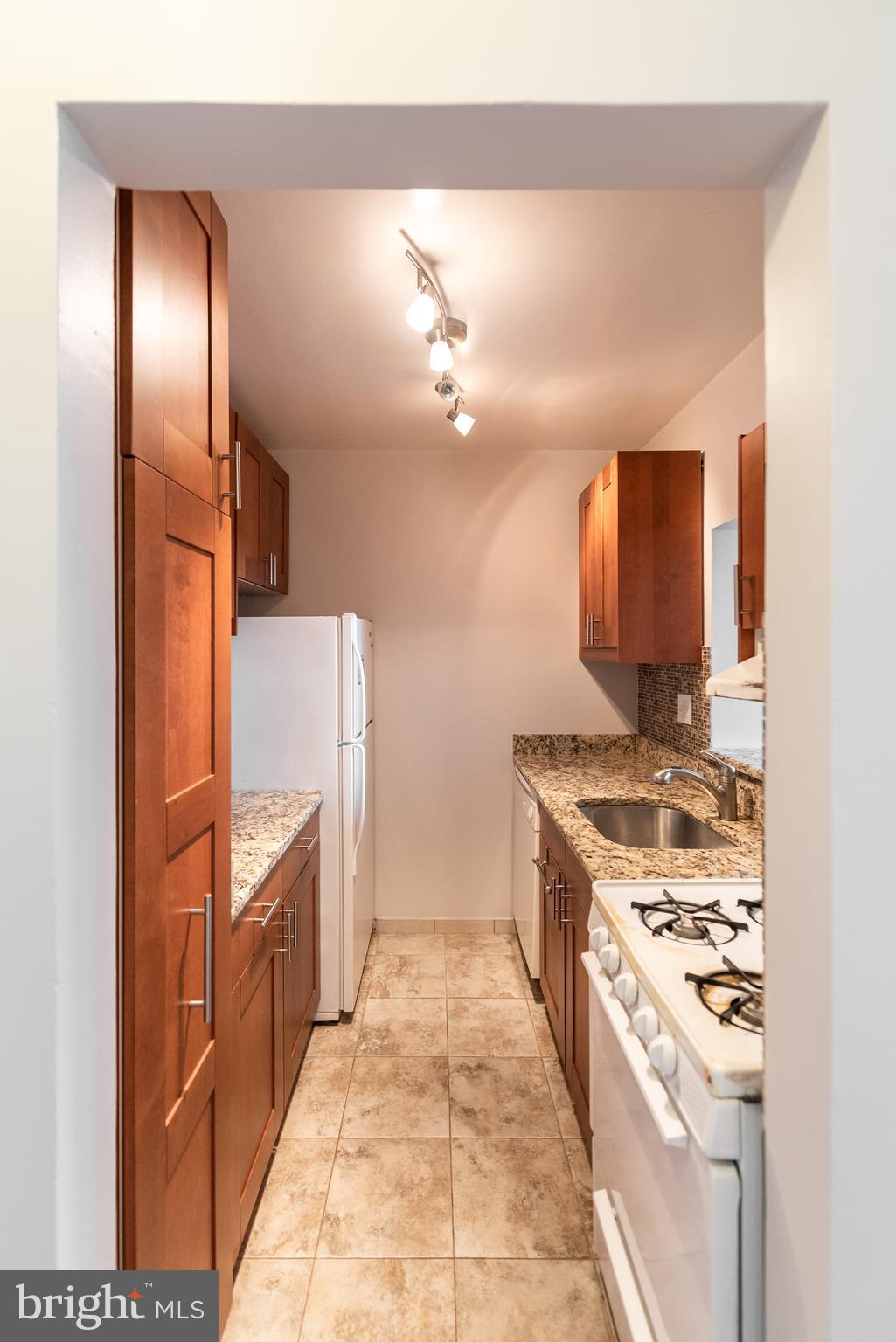 RIVER PLACE - Residential Lease