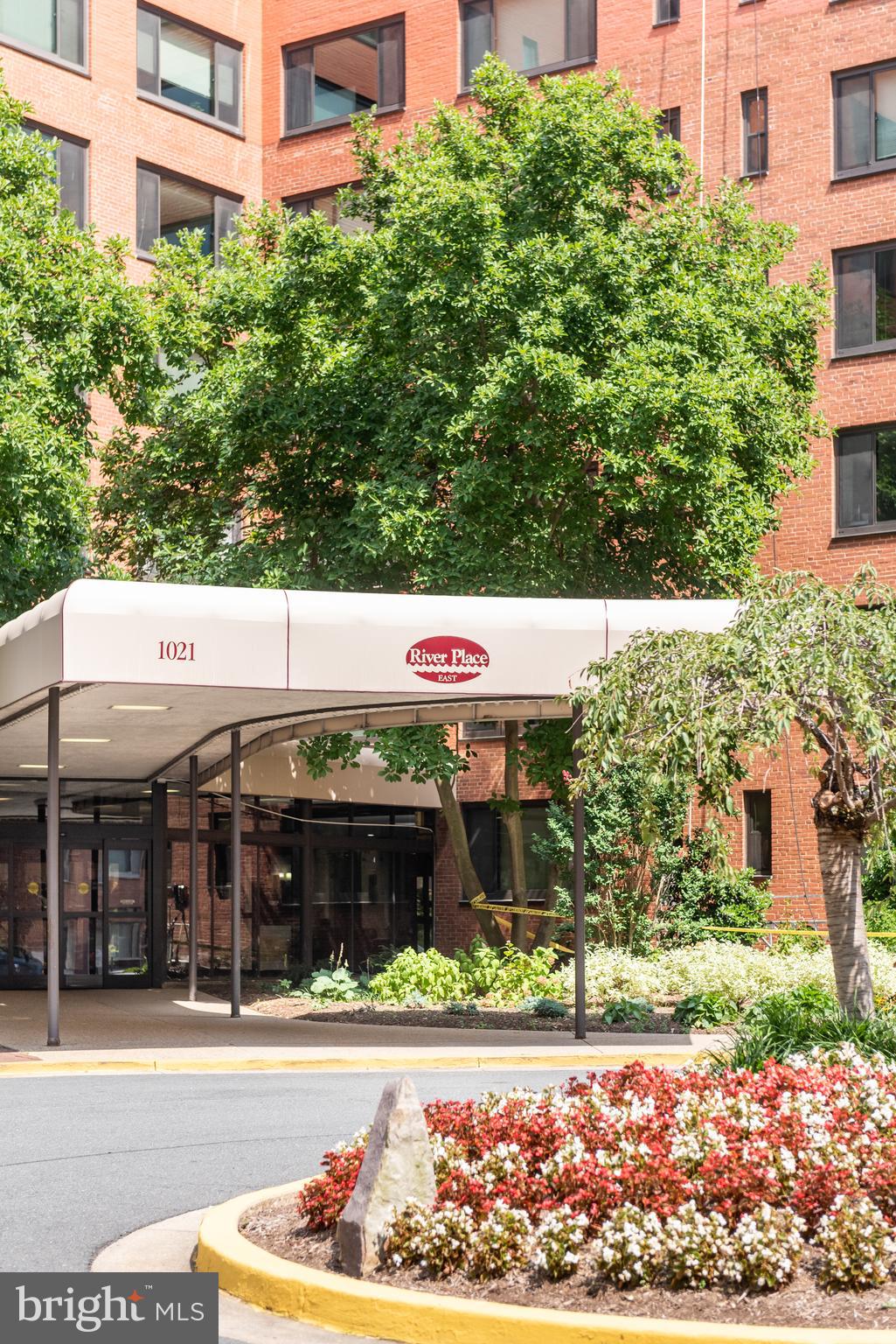 RIVER PLACE - Residential Lease