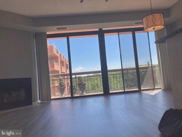 RENAISSANCE - Residential