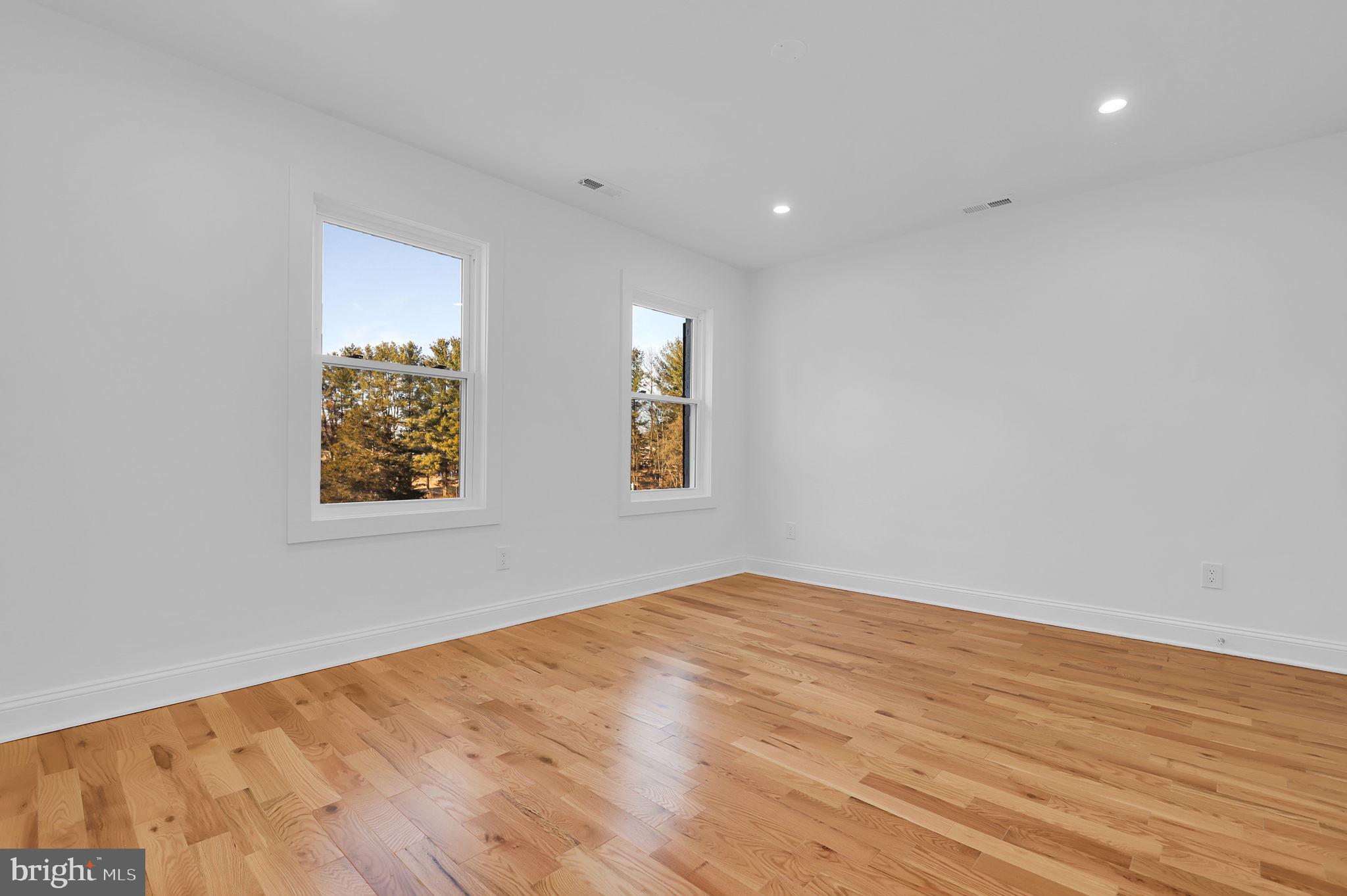 PT ROCKVILLE OUT RES 3 - Residential