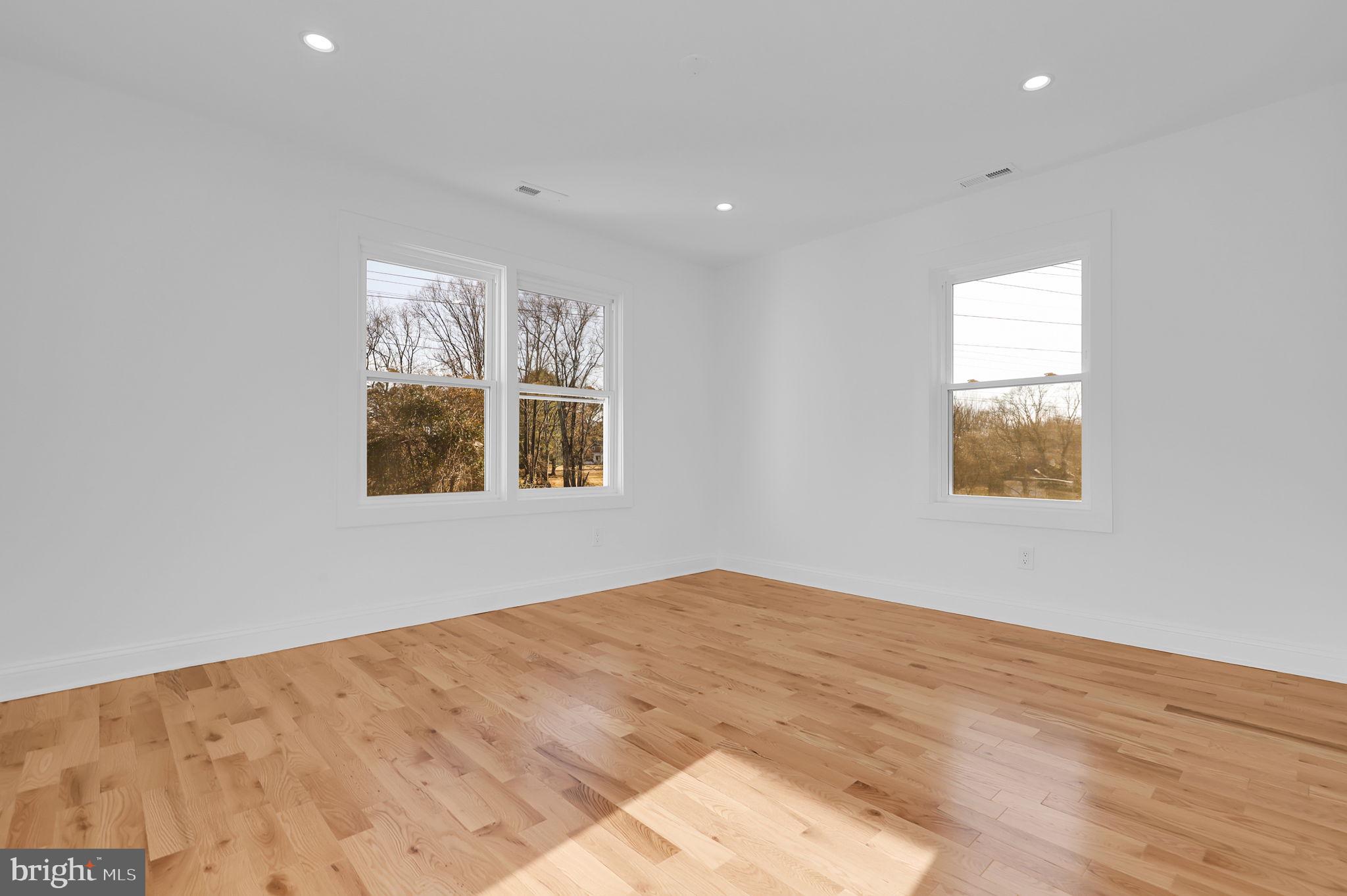 PT ROCKVILLE OUT RES 3 - Residential