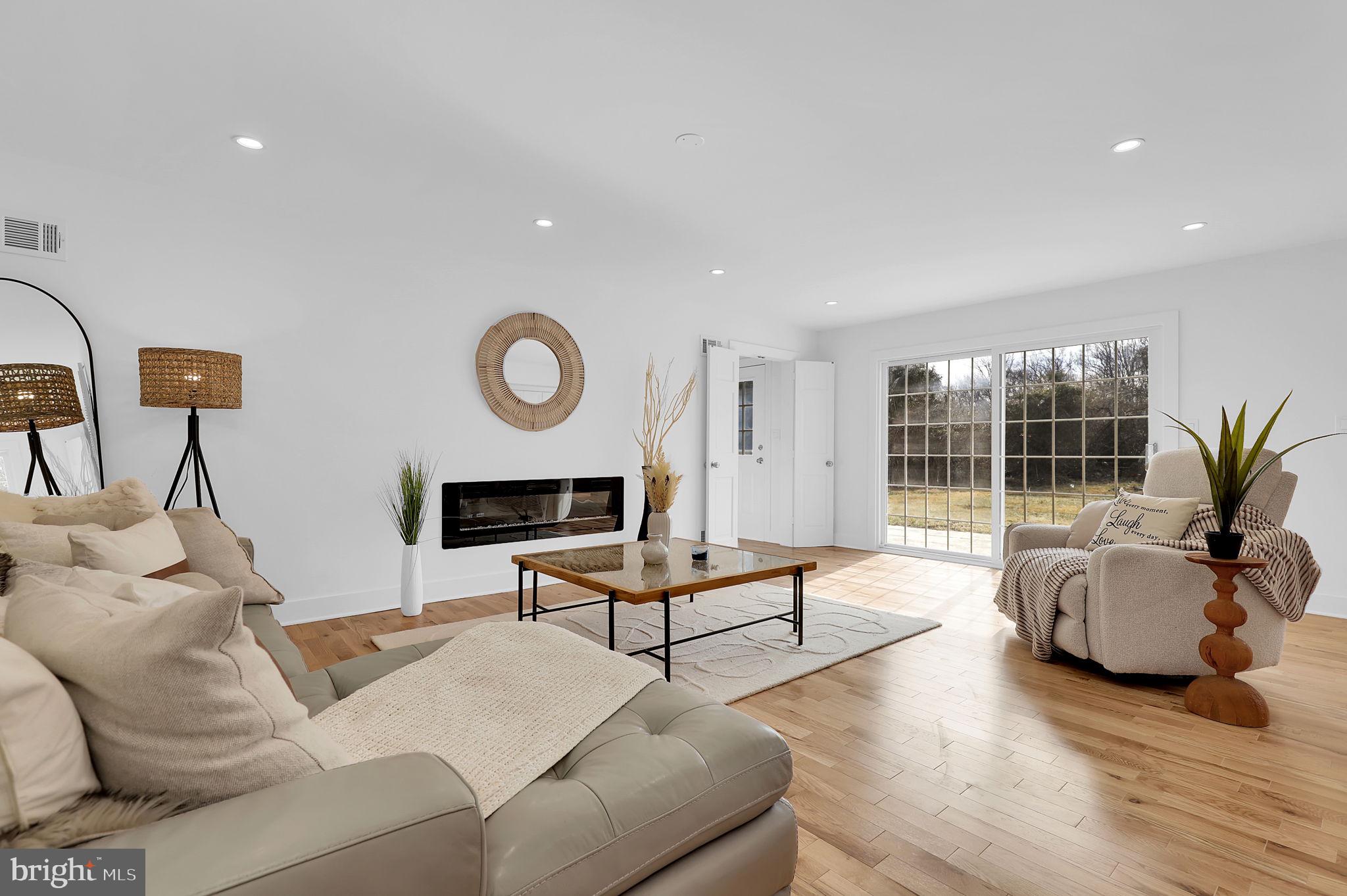 PT ROCKVILLE OUT RES 3 - Residential