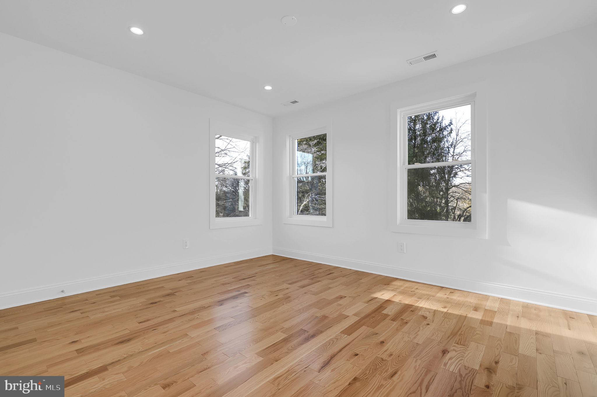 PT ROCKVILLE OUT RES 3 - Residential