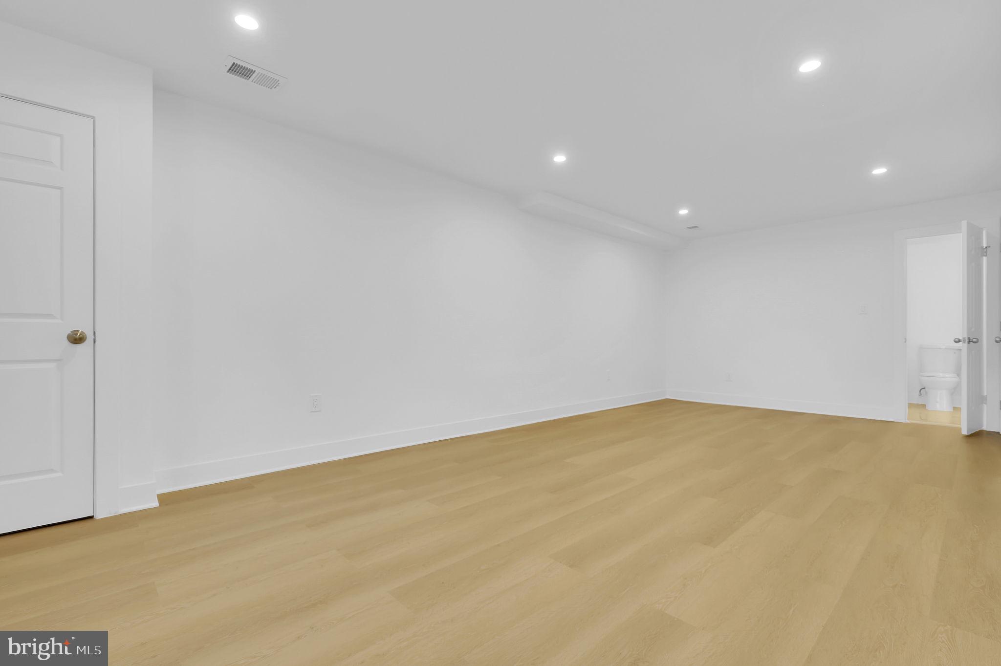 PT ROCKVILLE OUT RES 3 - Residential