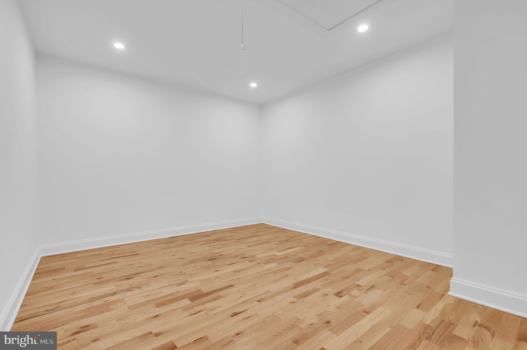 PT ROCKVILLE OUT RES 3 - Residential