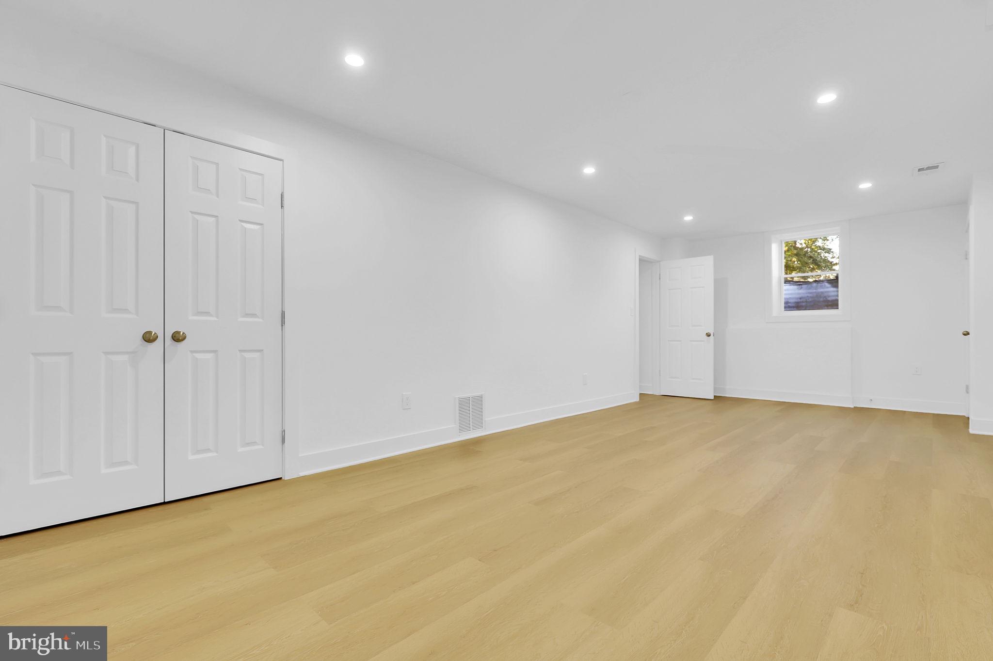 PT ROCKVILLE OUT RES 3 - Residential