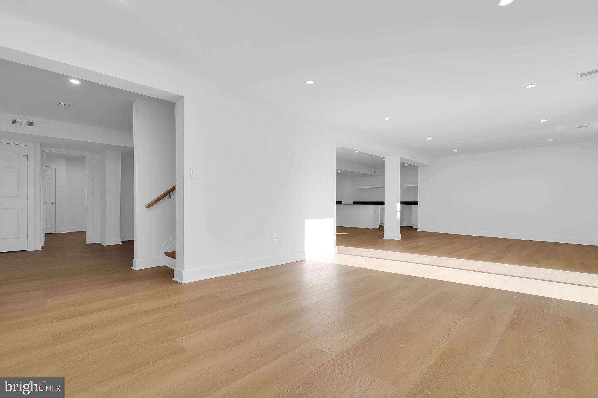 PT ROCKVILLE OUT RES 3 - Residential