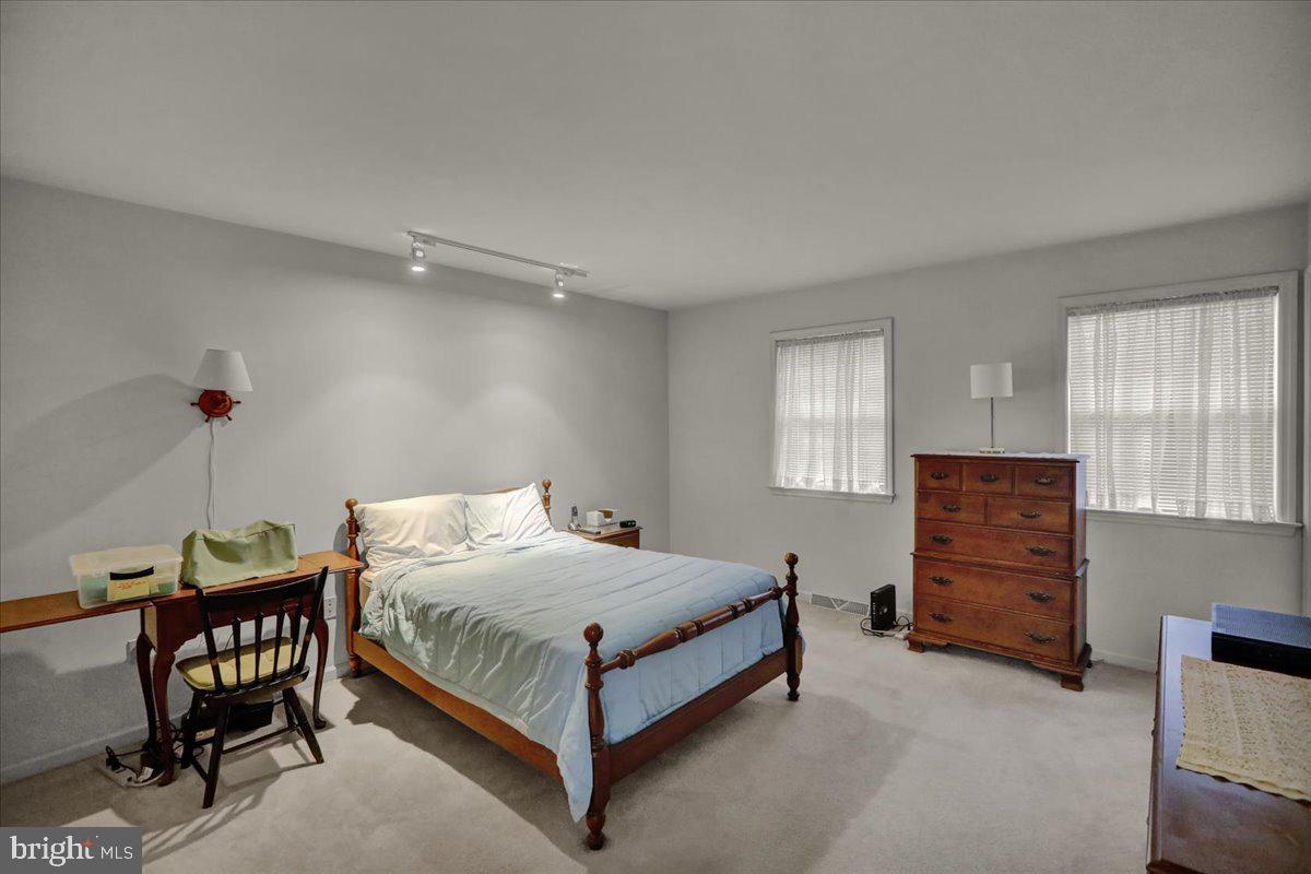 GABLE PARK WOODS - Residential
