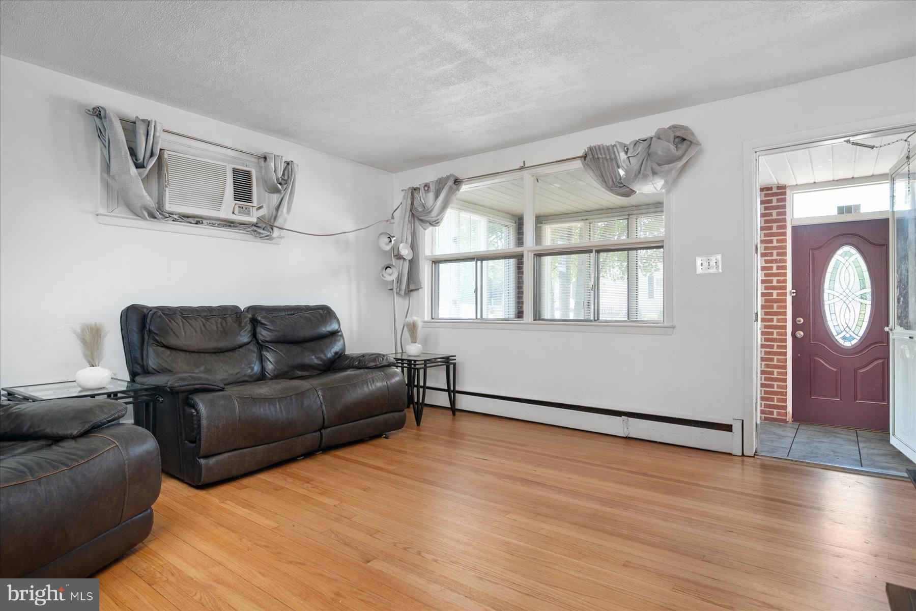 ROLAND TERRACE - Residential