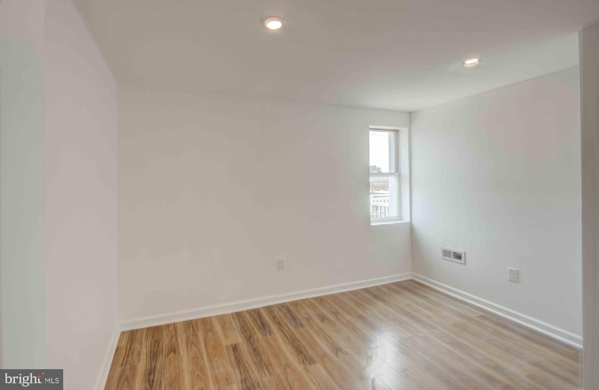 RIVERSIDE - Residential