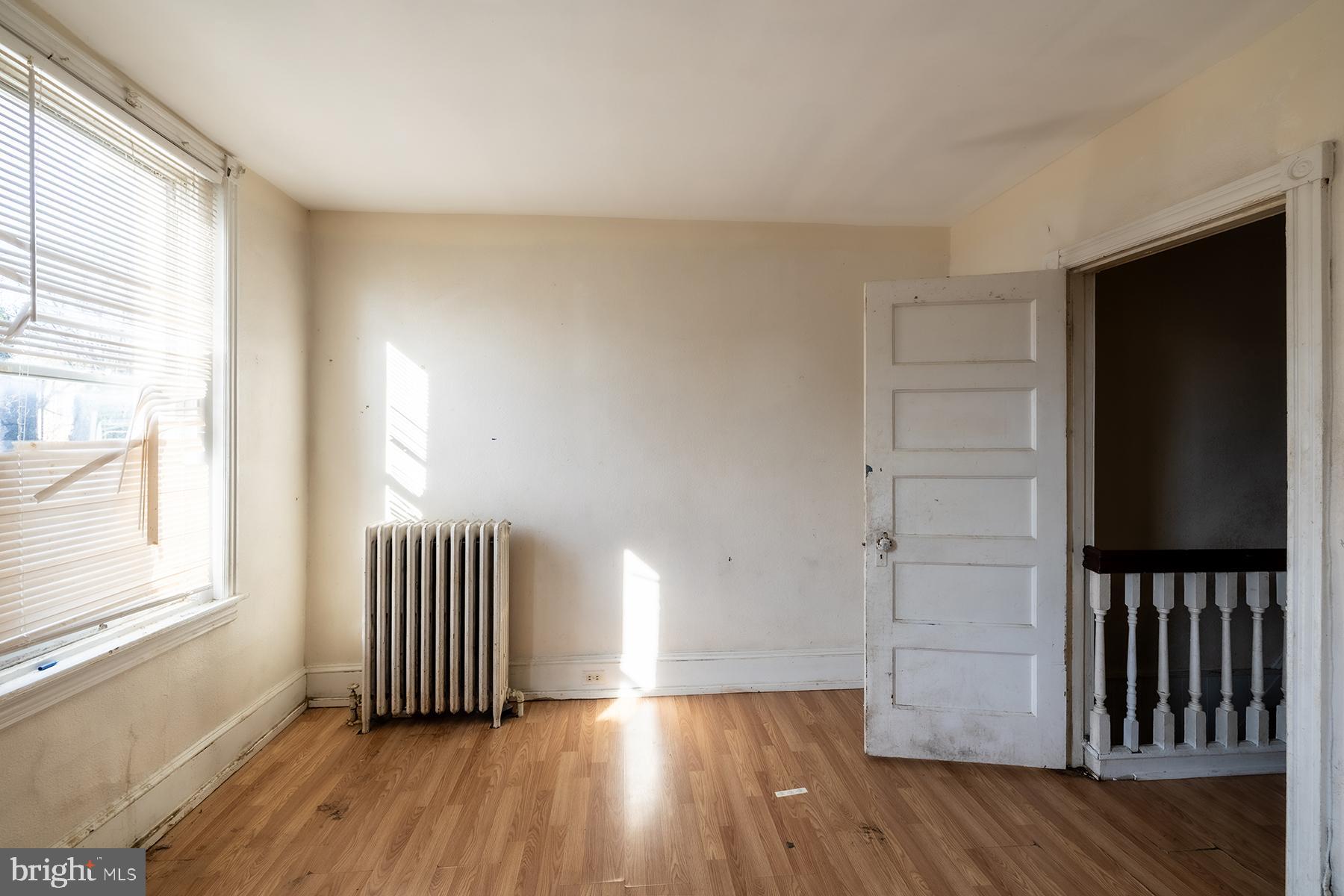 6329 N WOODSTOCK STREET