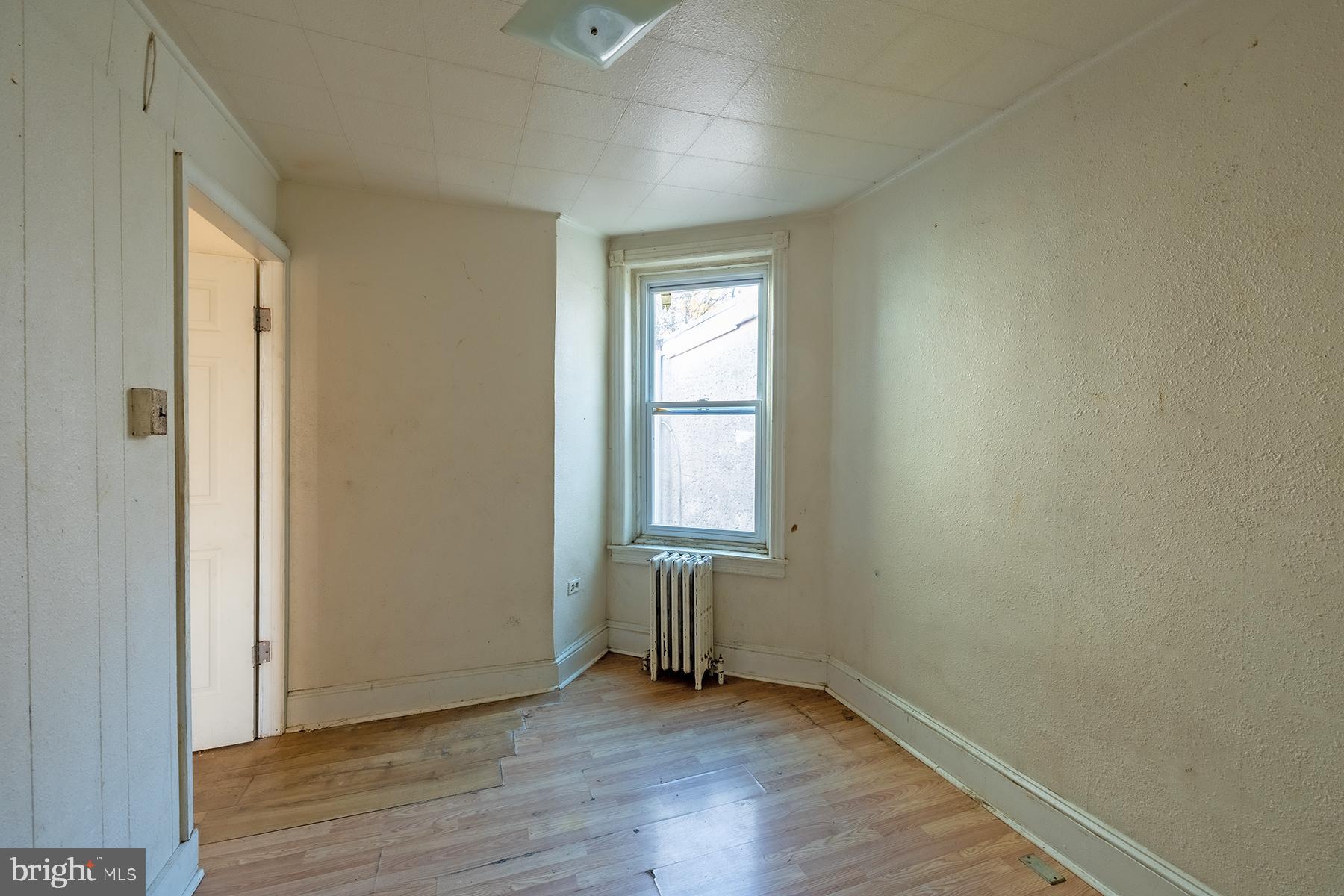 6329 N WOODSTOCK STREET