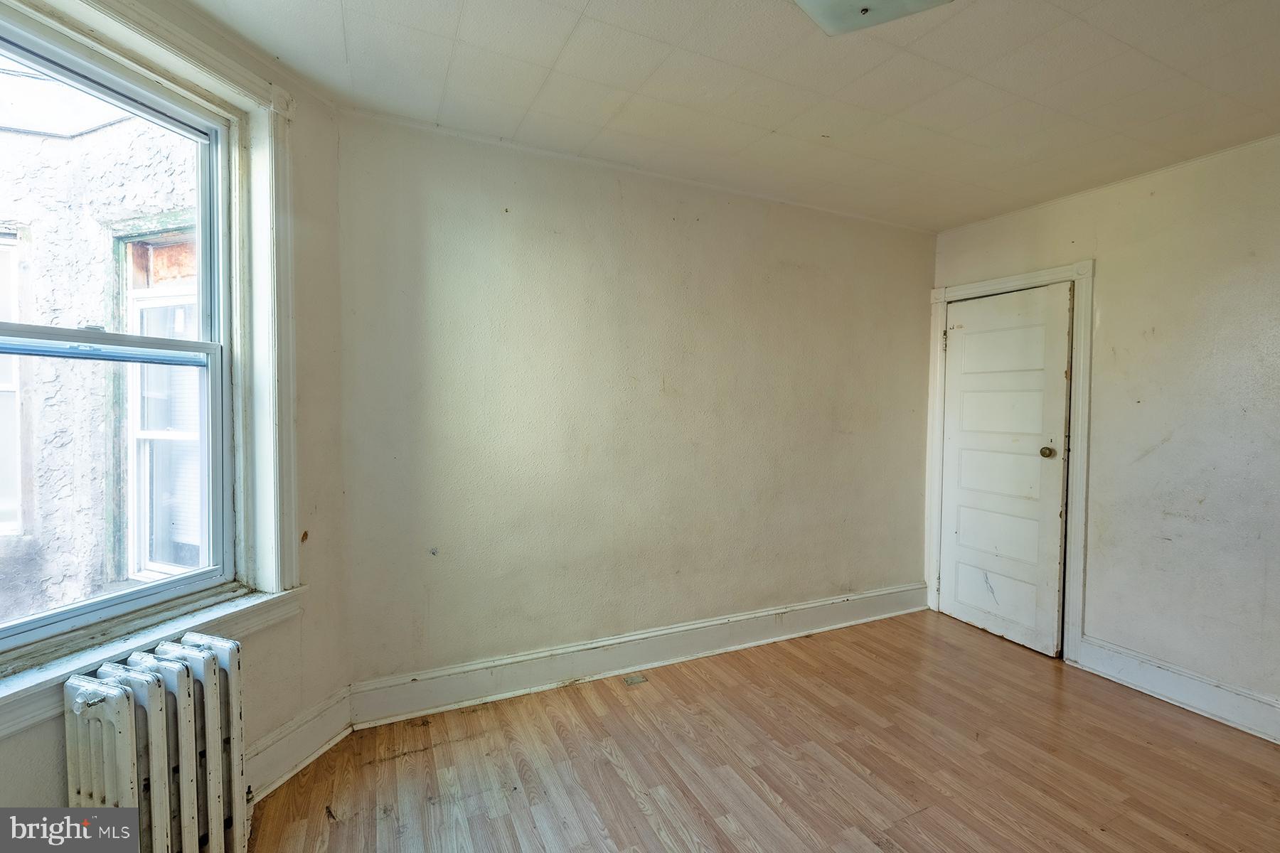 6329 N WOODSTOCK STREET