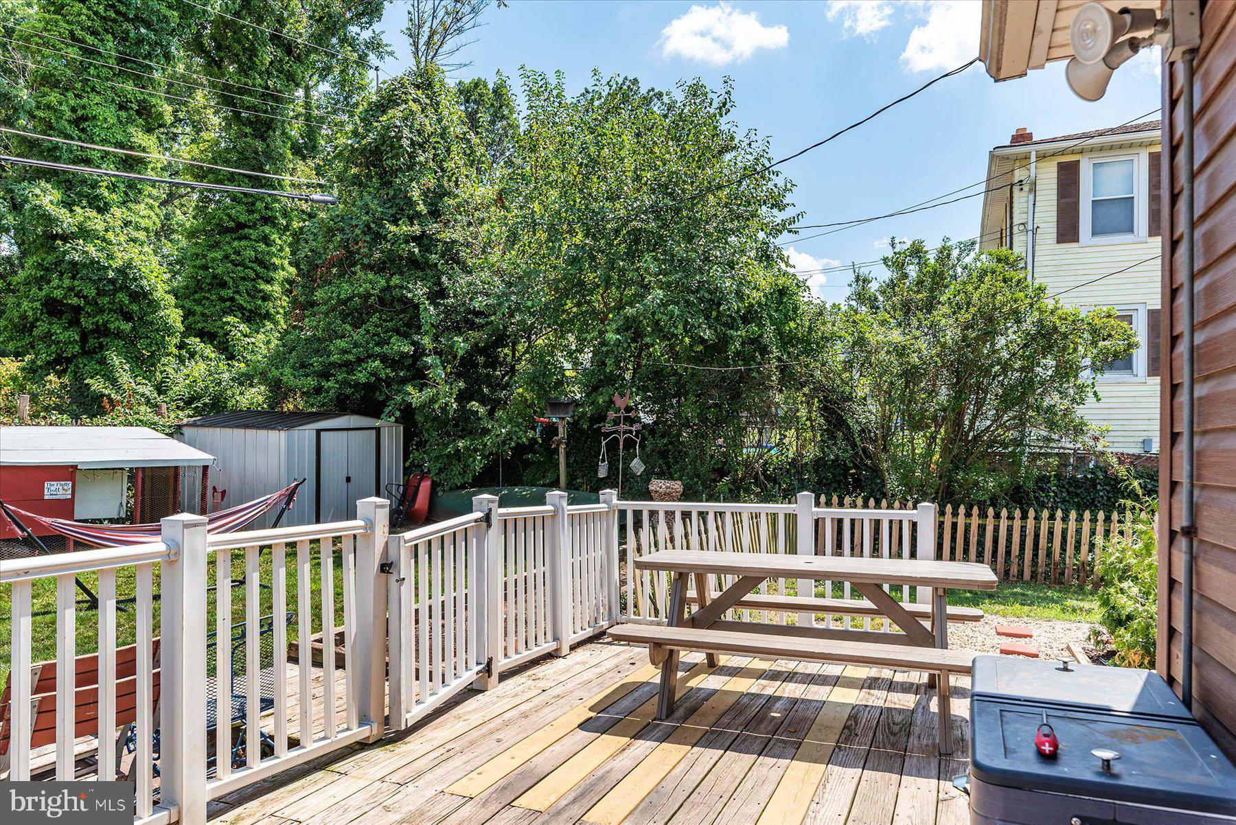 CATON HILLS - Residential