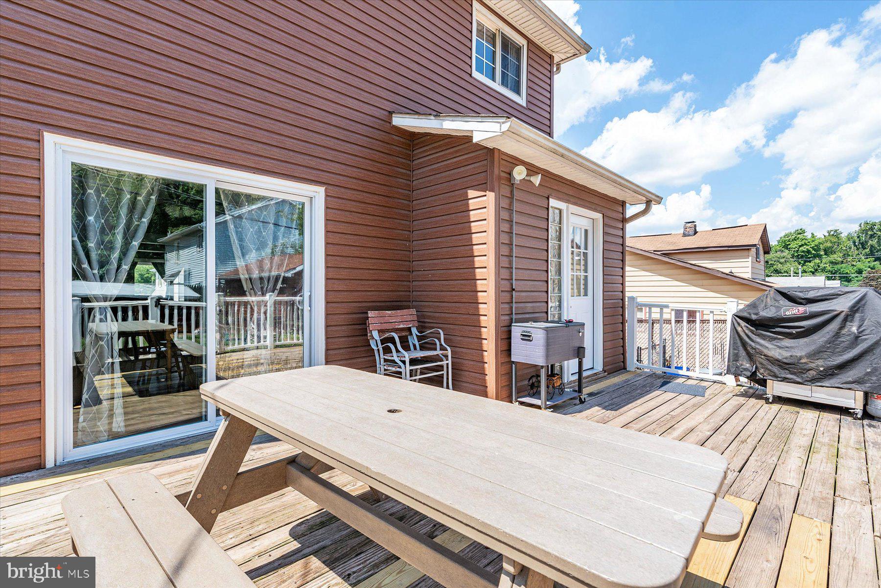 CATON HILLS - Residential