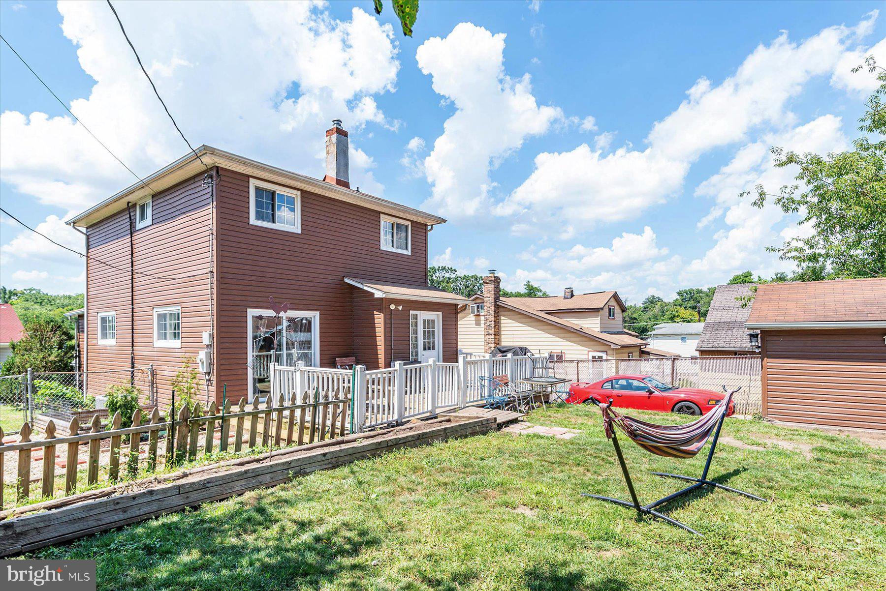 CATON HILLS - Residential