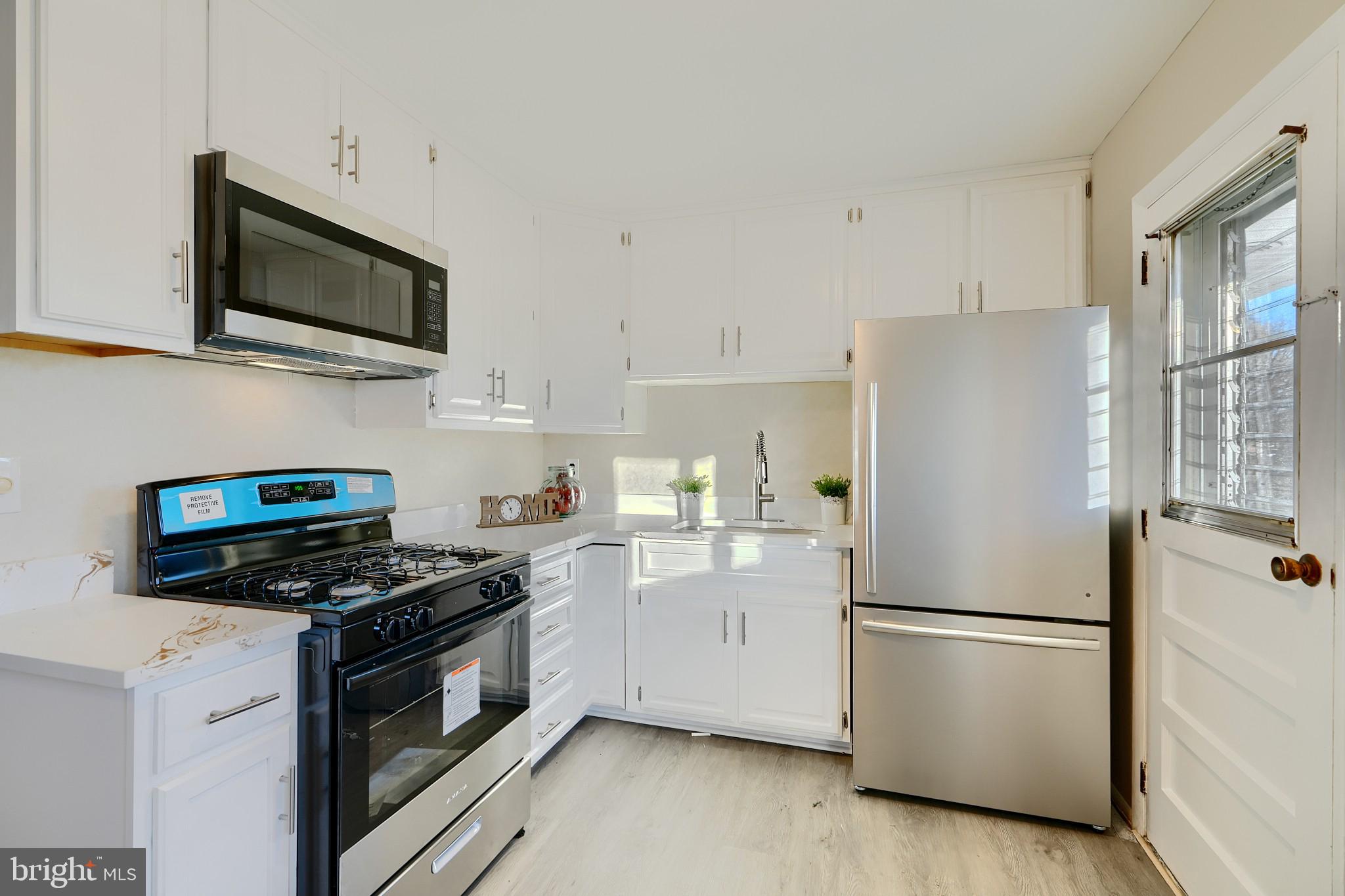 HOLIDAY MANOR - Residential