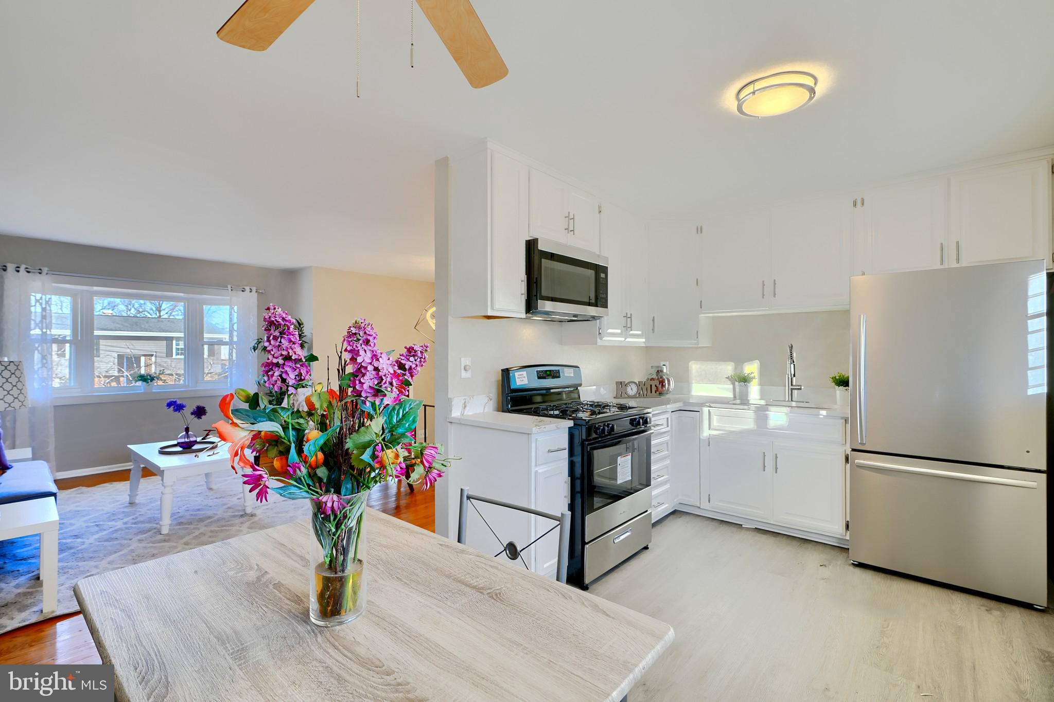 HOLIDAY MANOR - Residential