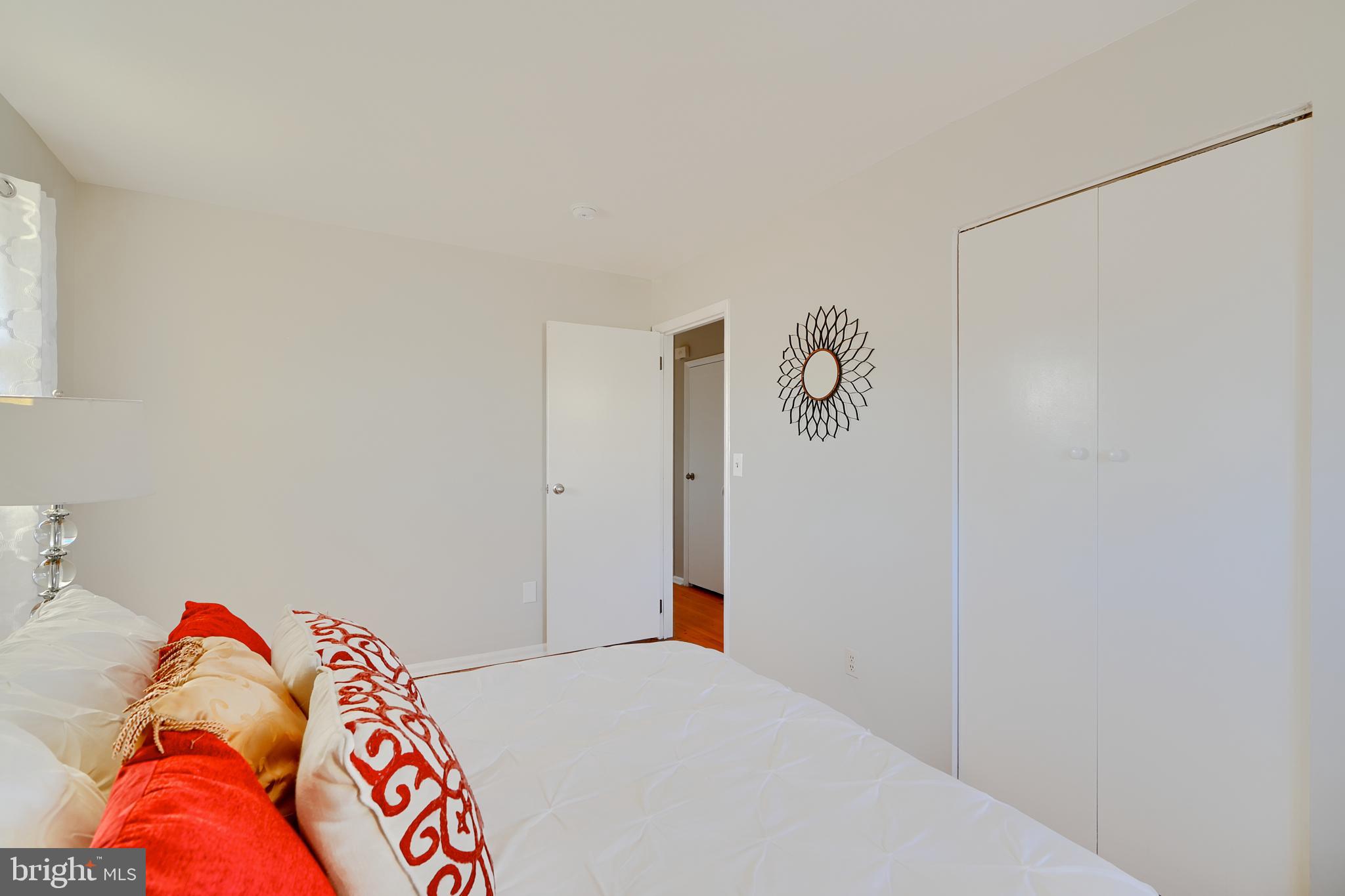 HOLIDAY MANOR - Residential