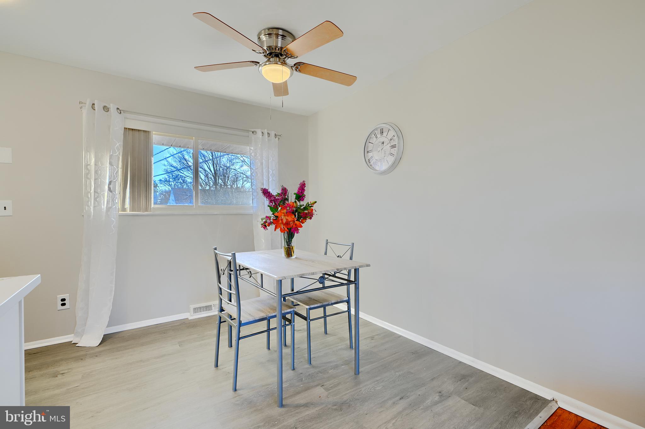 HOLIDAY MANOR - Residential