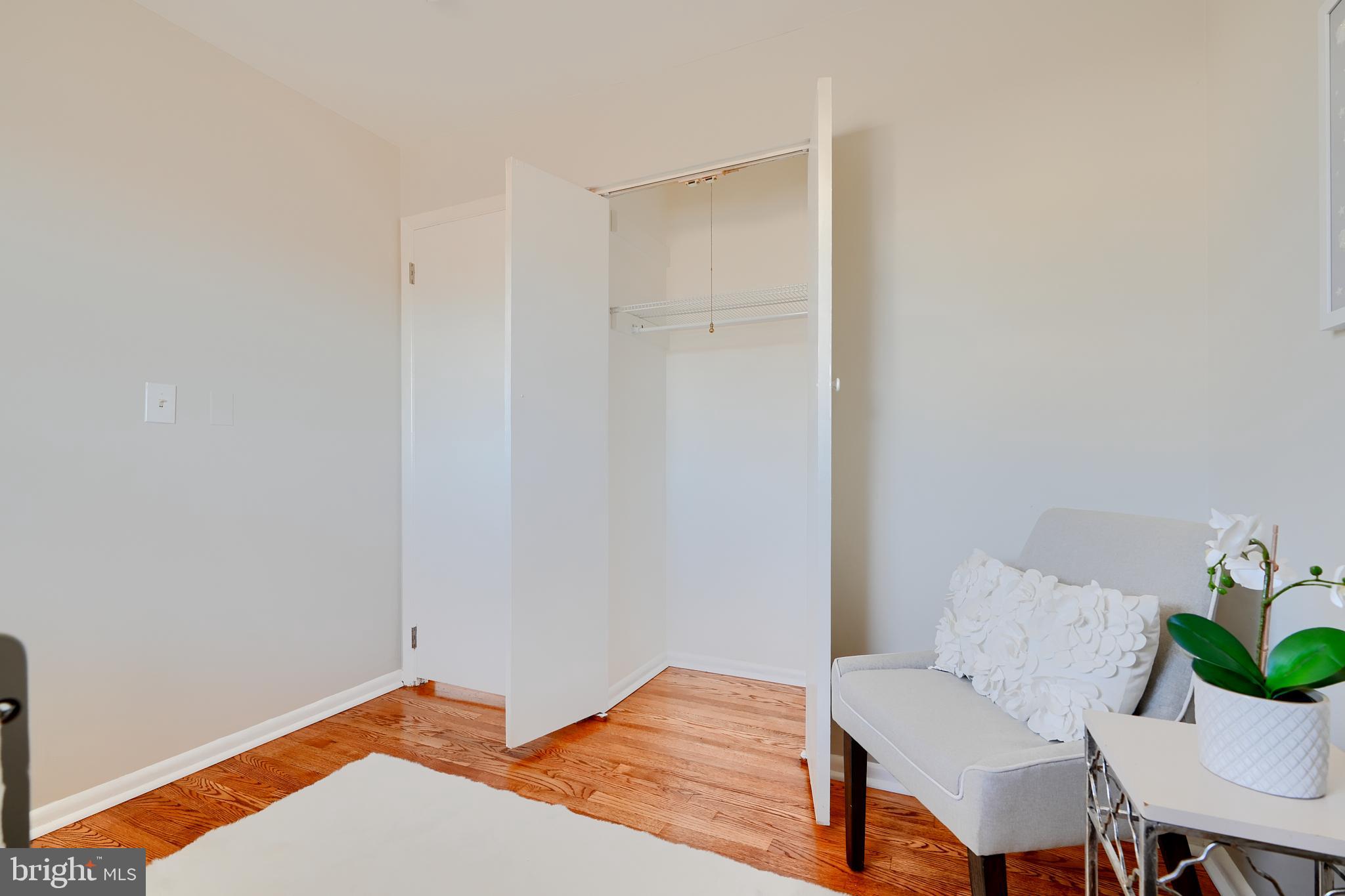 HOLIDAY MANOR - Residential