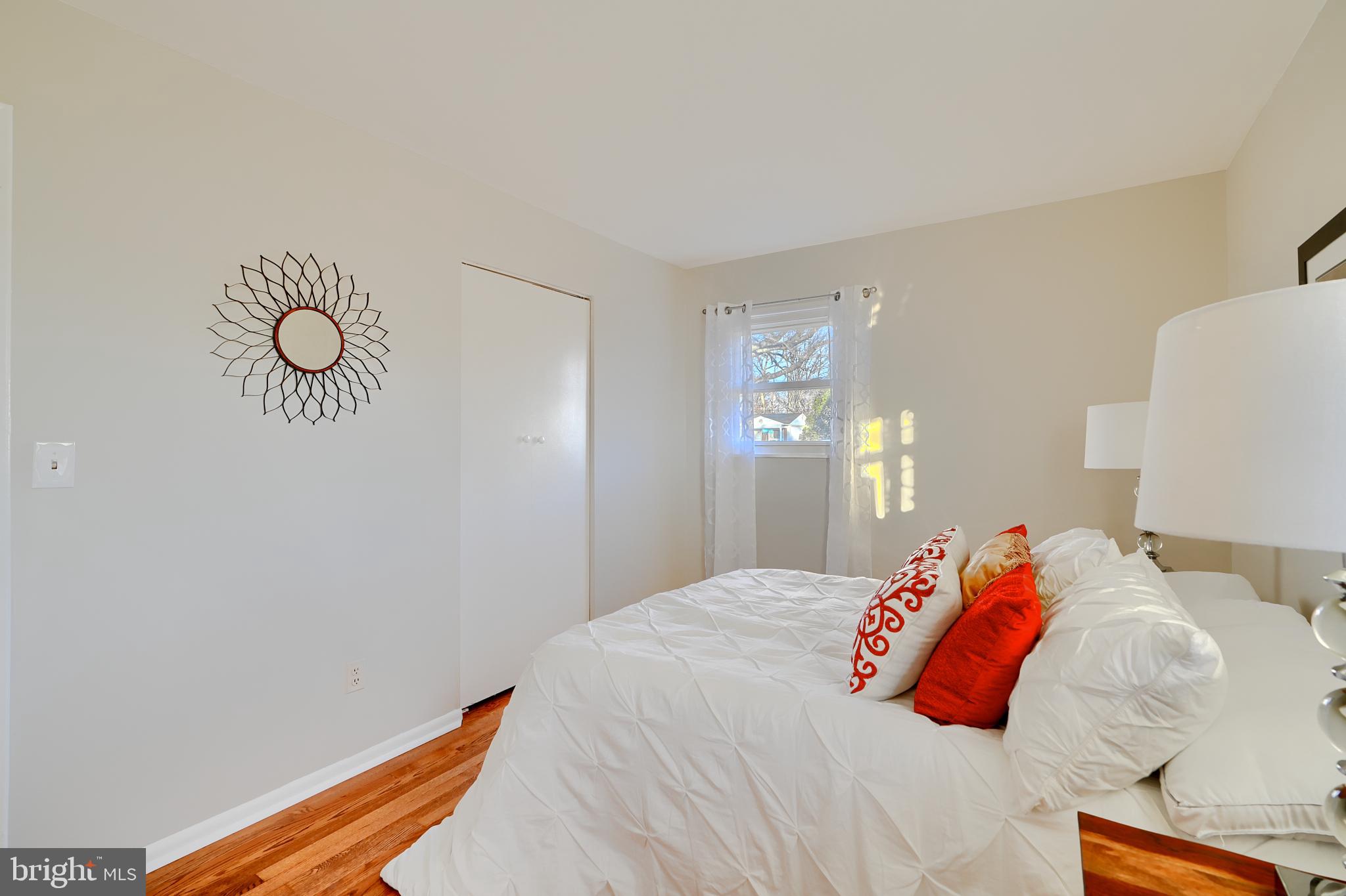 HOLIDAY MANOR - Residential