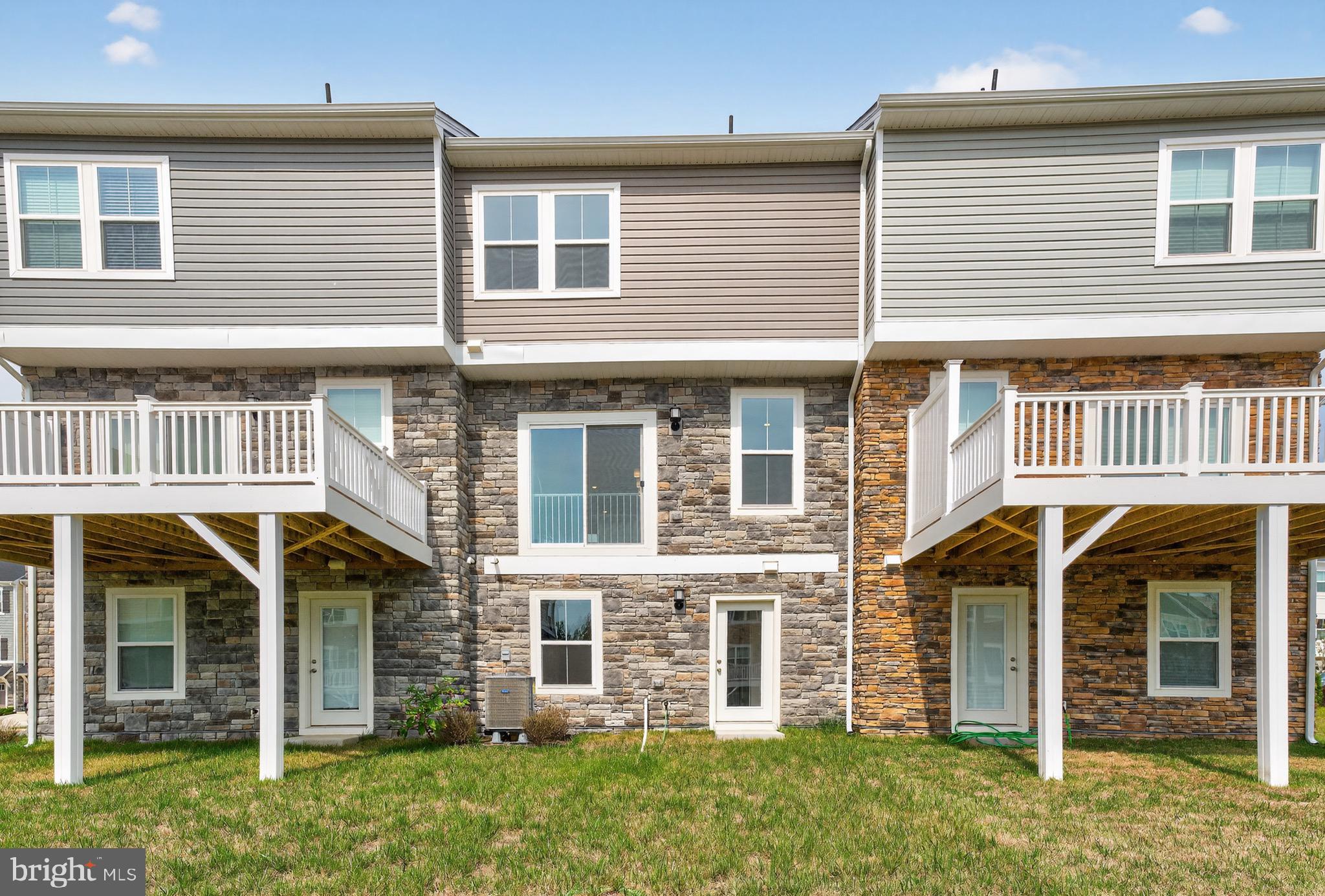 ST CHARLES TOWNS - Residential Lease