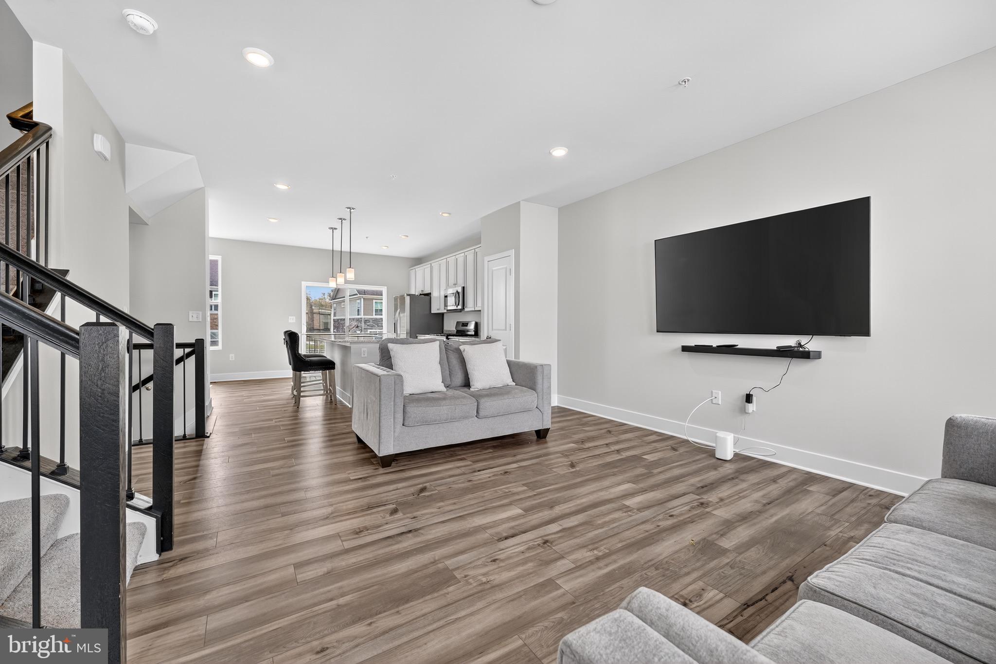 ST CHARLES TOWNS - Residential Lease