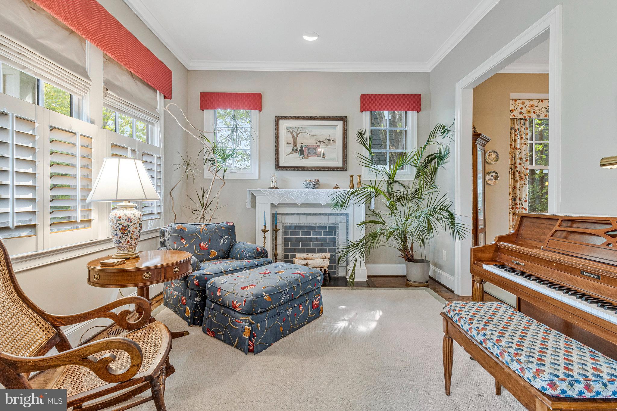 LYON VILLAGE - Residential