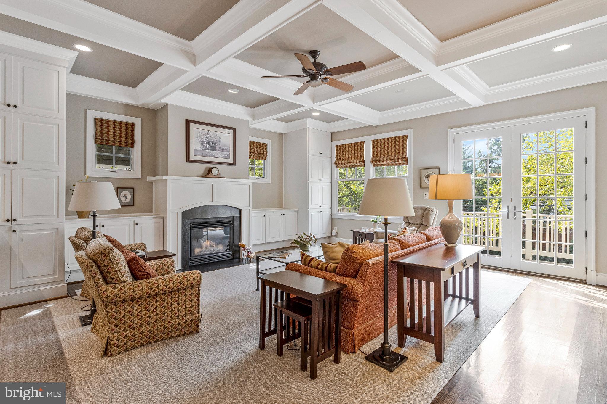 LYON VILLAGE - Residential