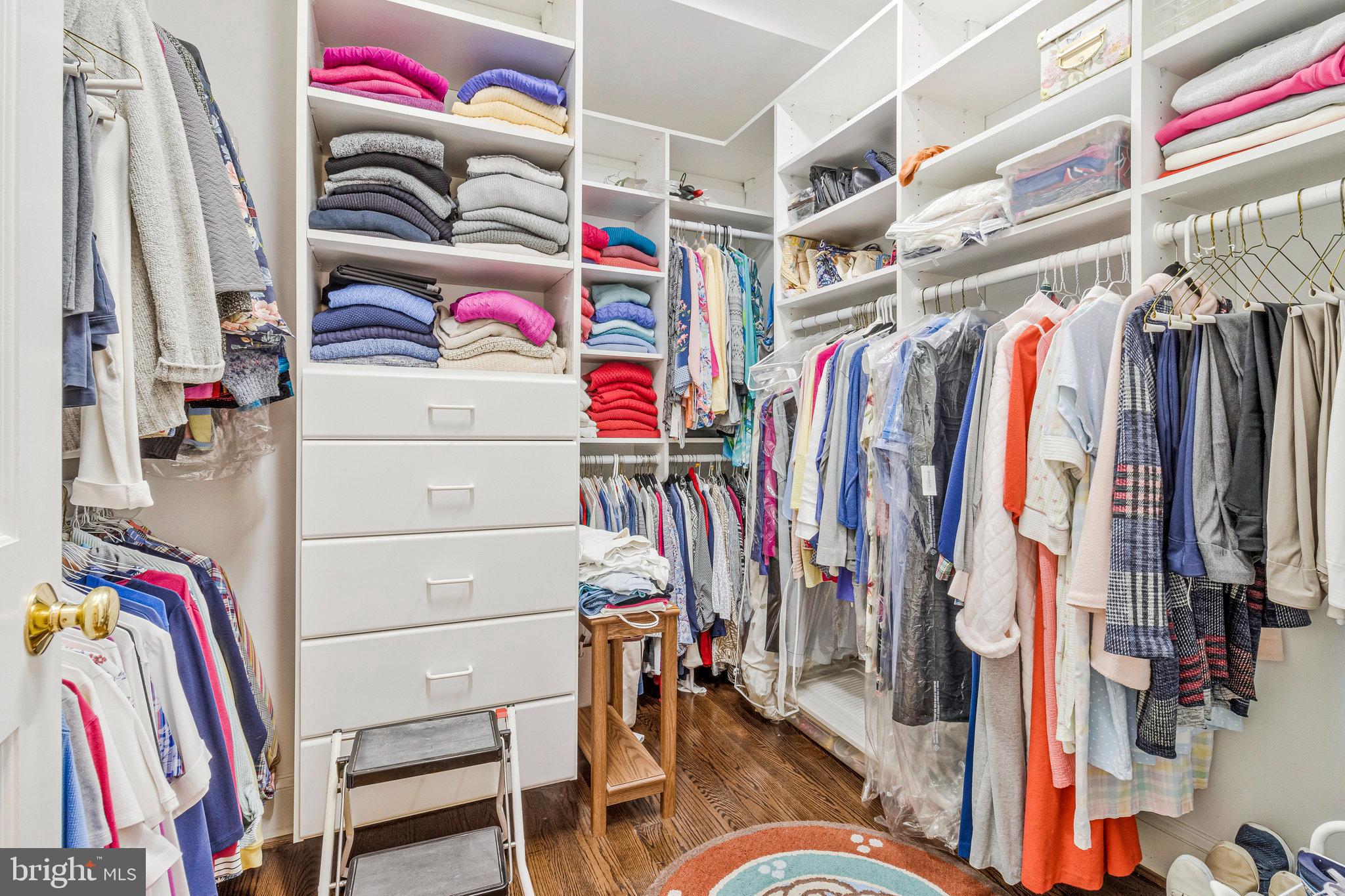 LYON VILLAGE - Residential