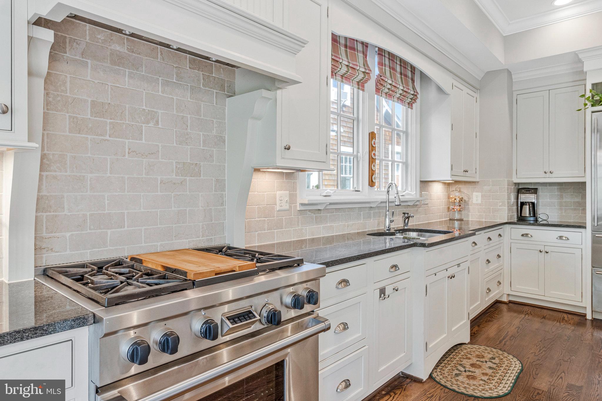 LYON VILLAGE - Residential