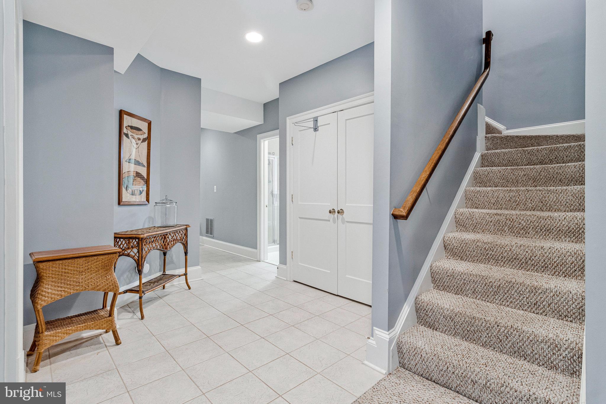 LYON VILLAGE - Residential